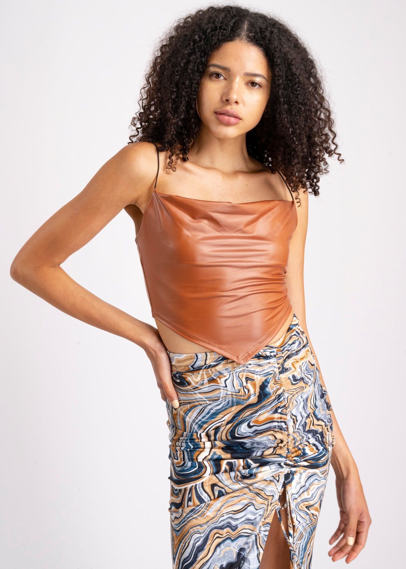 Top Tirantes Pañuelo Efecto Piel Cuello Drapeado sold by Shasa