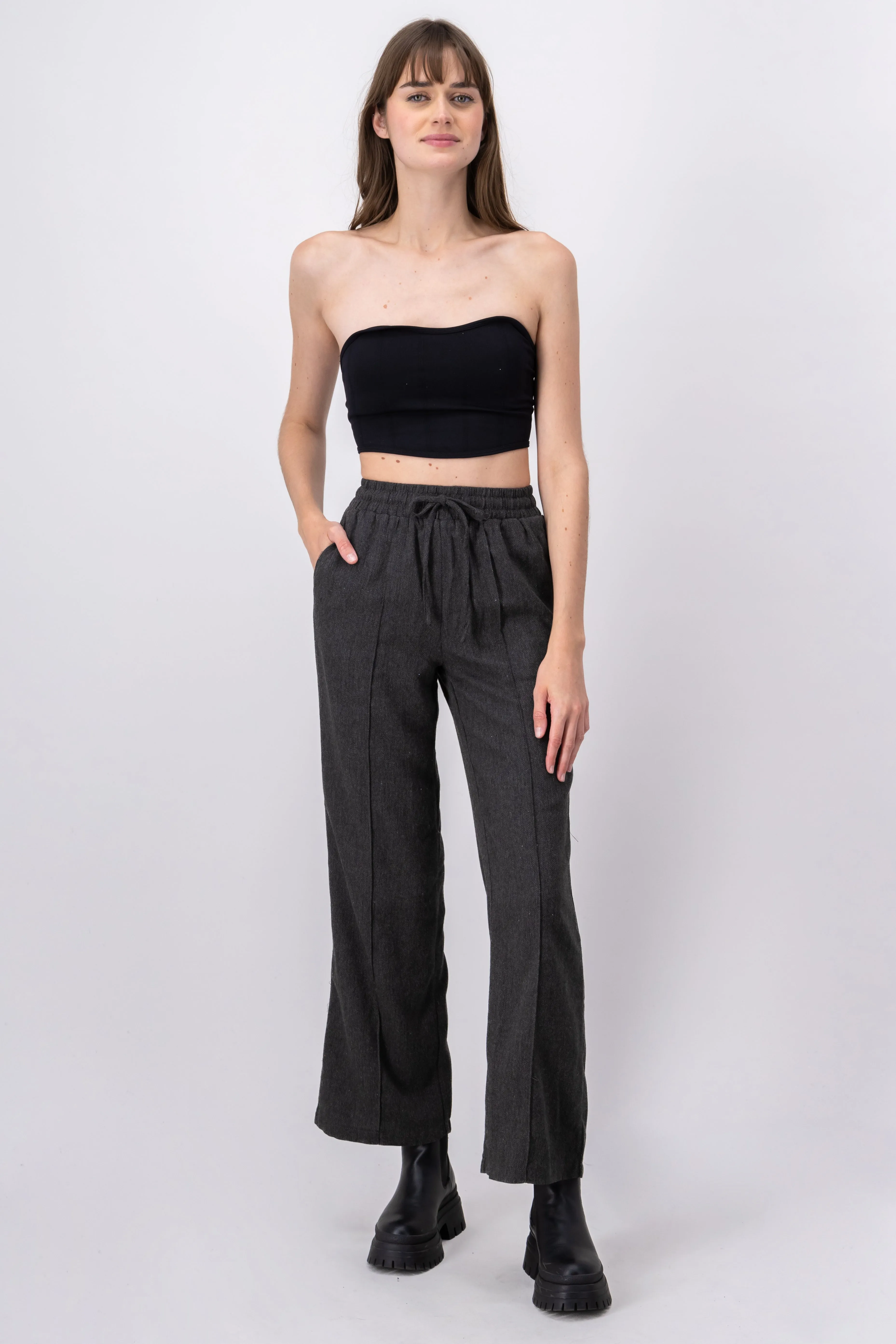 Pantalon amplio detalle resorte sold by Shasa