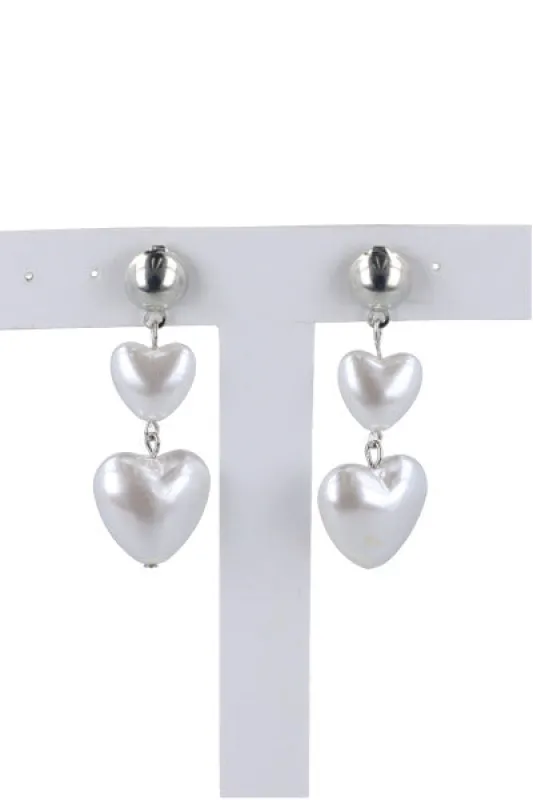 Aretes largos perla corazón sold by Shasa