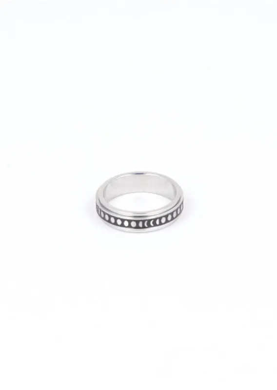 Anillo metálico lunas sold by Shasa