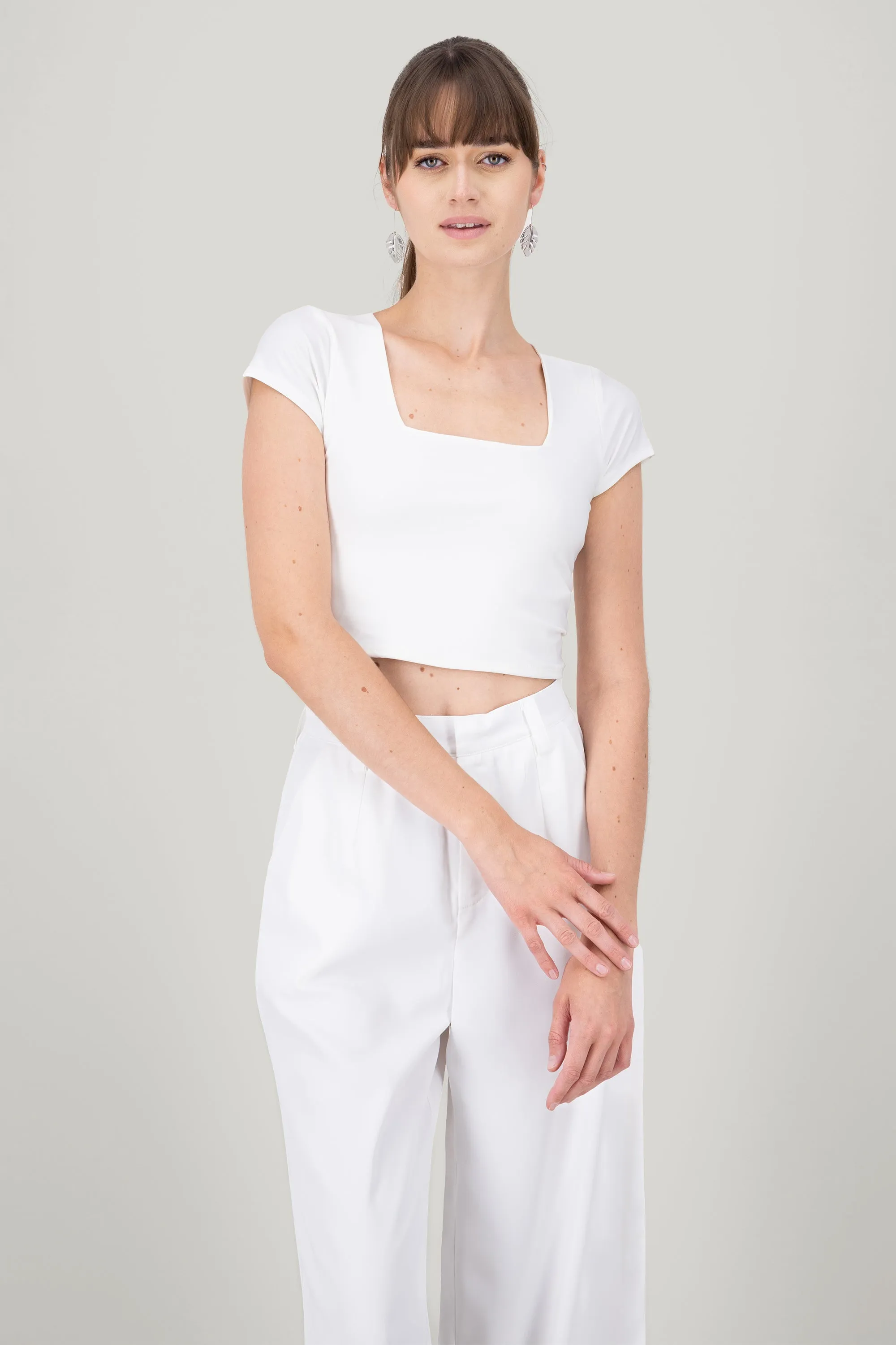 Top liso escote cuadrado sold by Shasa product image thumbnail 2