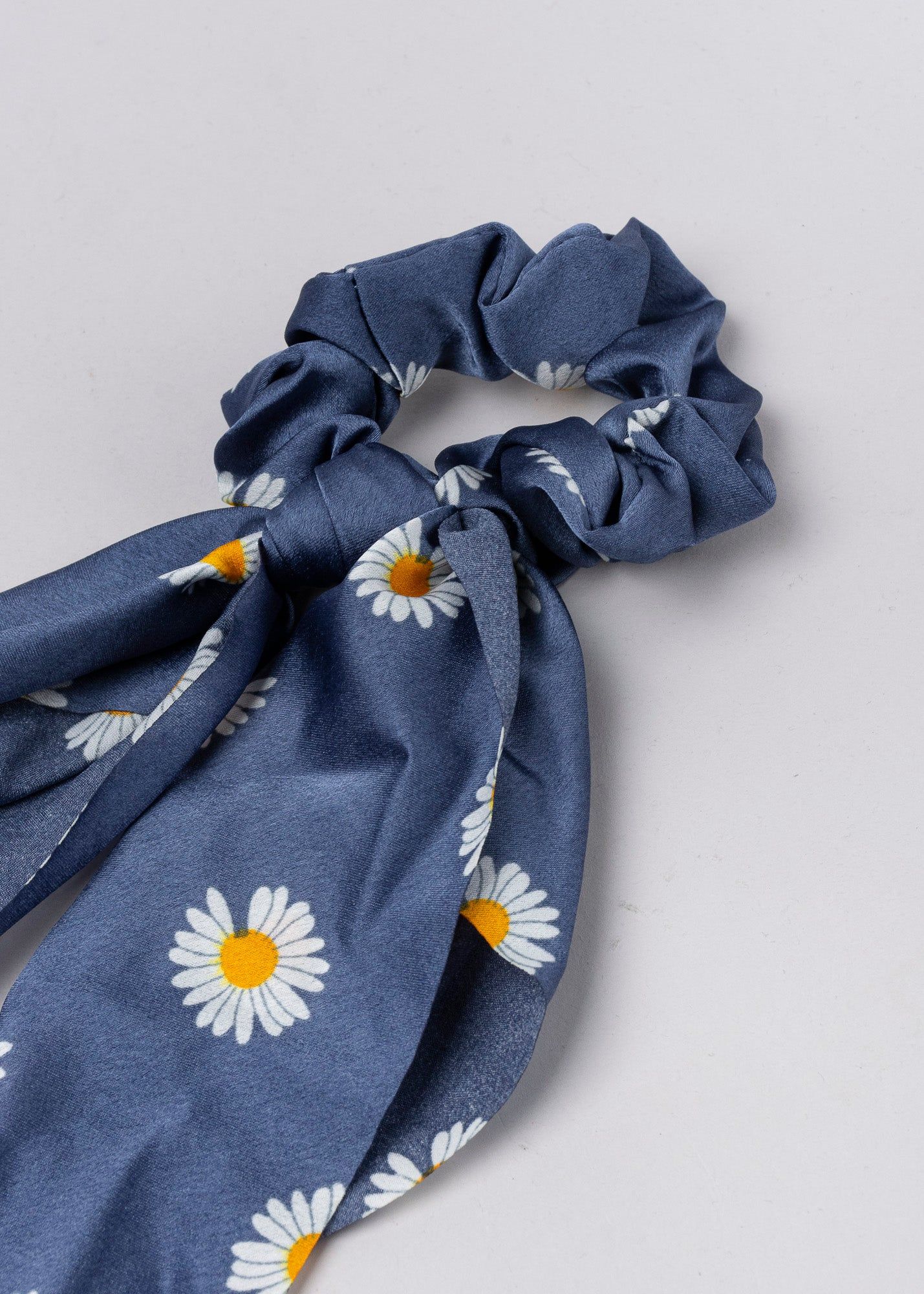 Scrunchie tiras margaritas sold by Shasa product image thumbnail 2