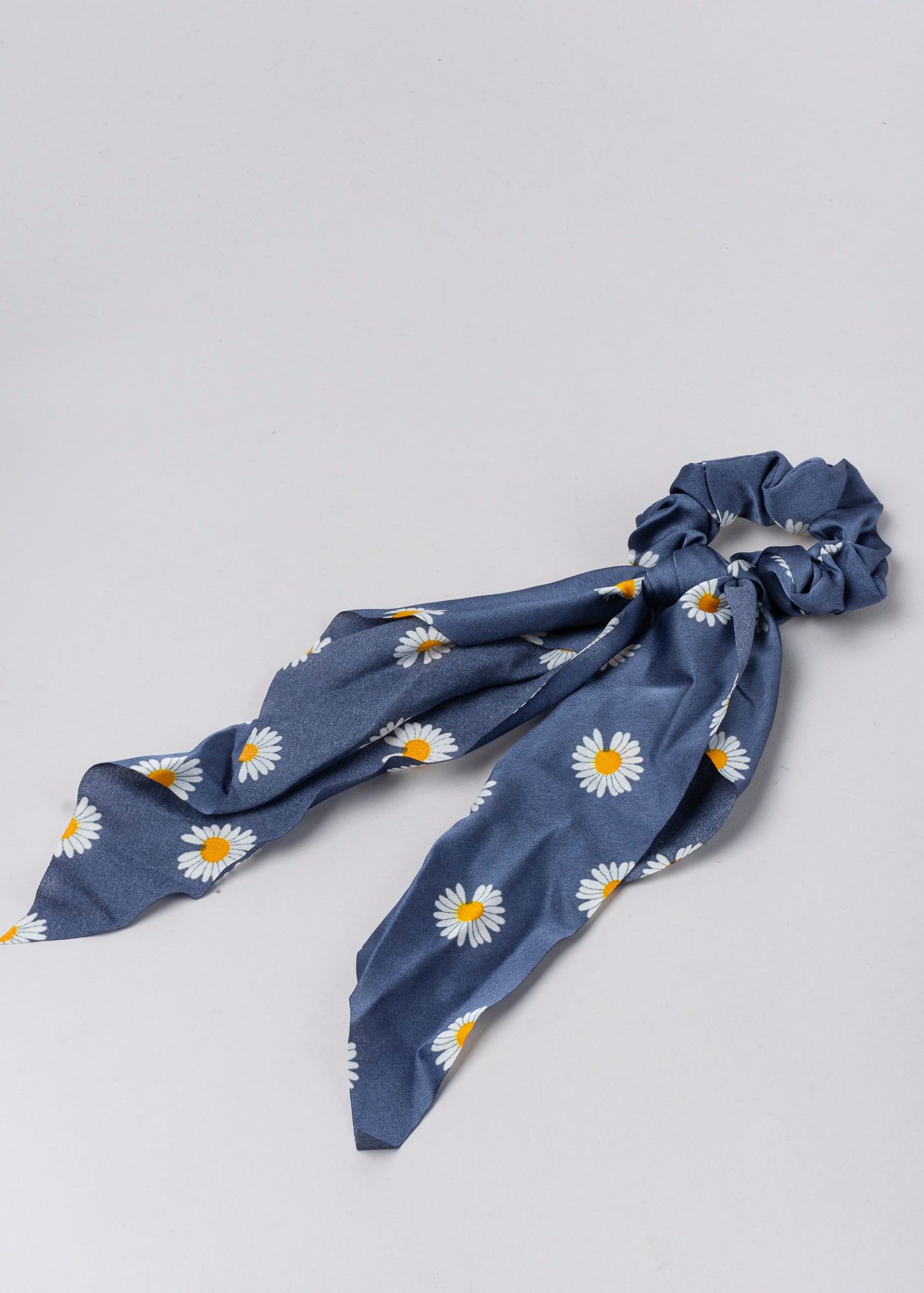 Scrunchie tiras margaritas sold by Shasa