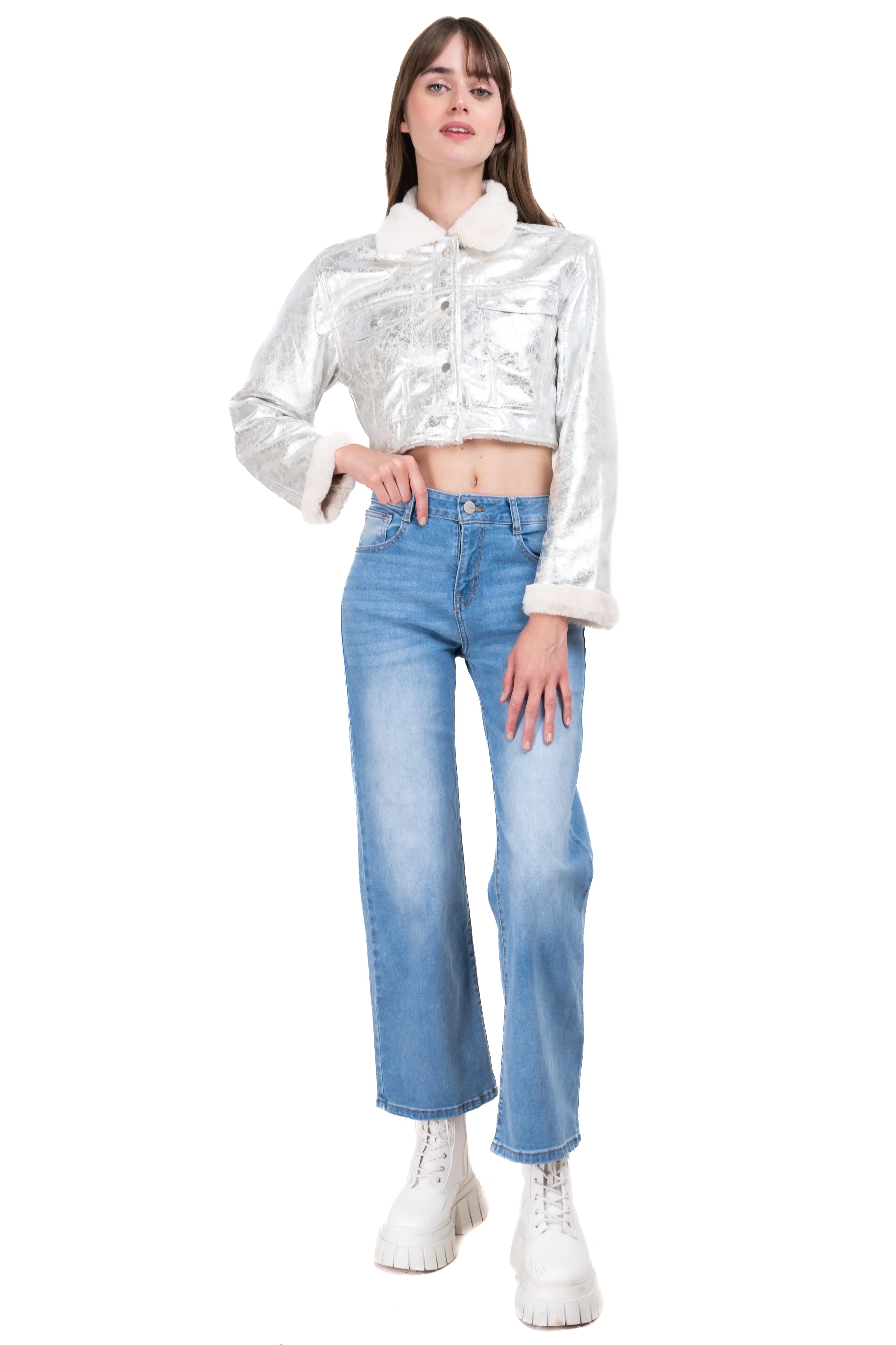 Jeans straight efecto desgastado sold by Shasa