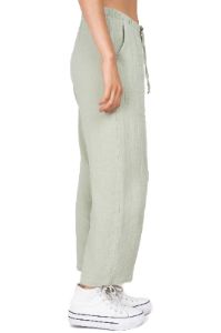 Pantalón amplio texturizado cintura elástica sold by Shasa