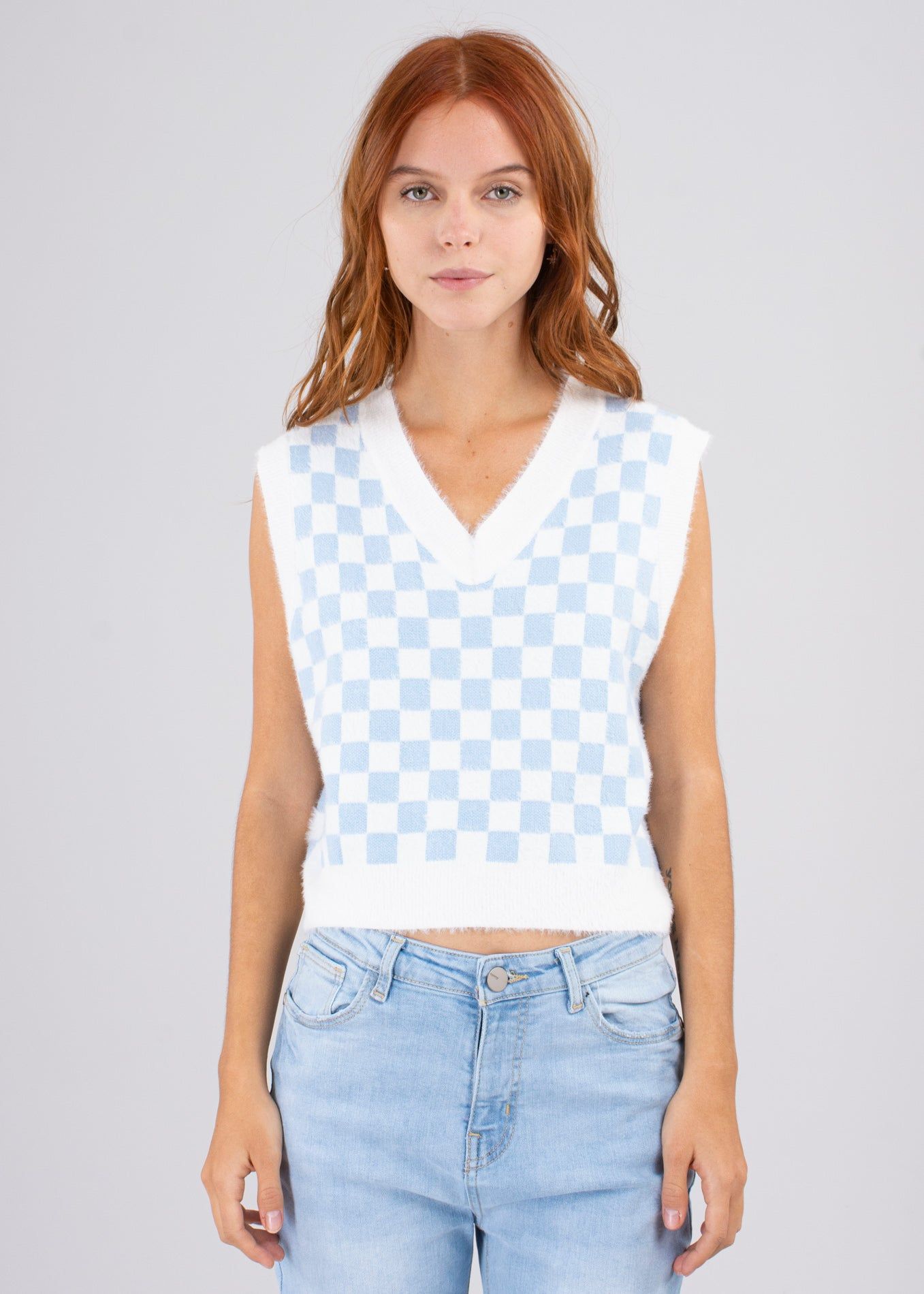 Chaleco cuello v afelpado cuadros sold by Shasa product image thumbnail 2