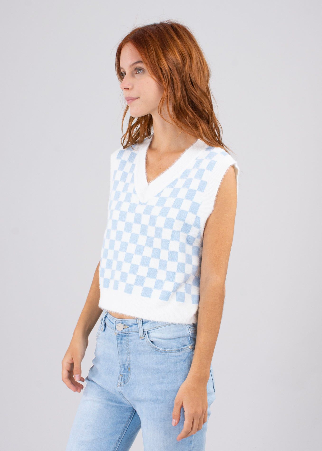 Chaleco cuello v afelpado cuadros sold by Shasa product image thumbnail 3