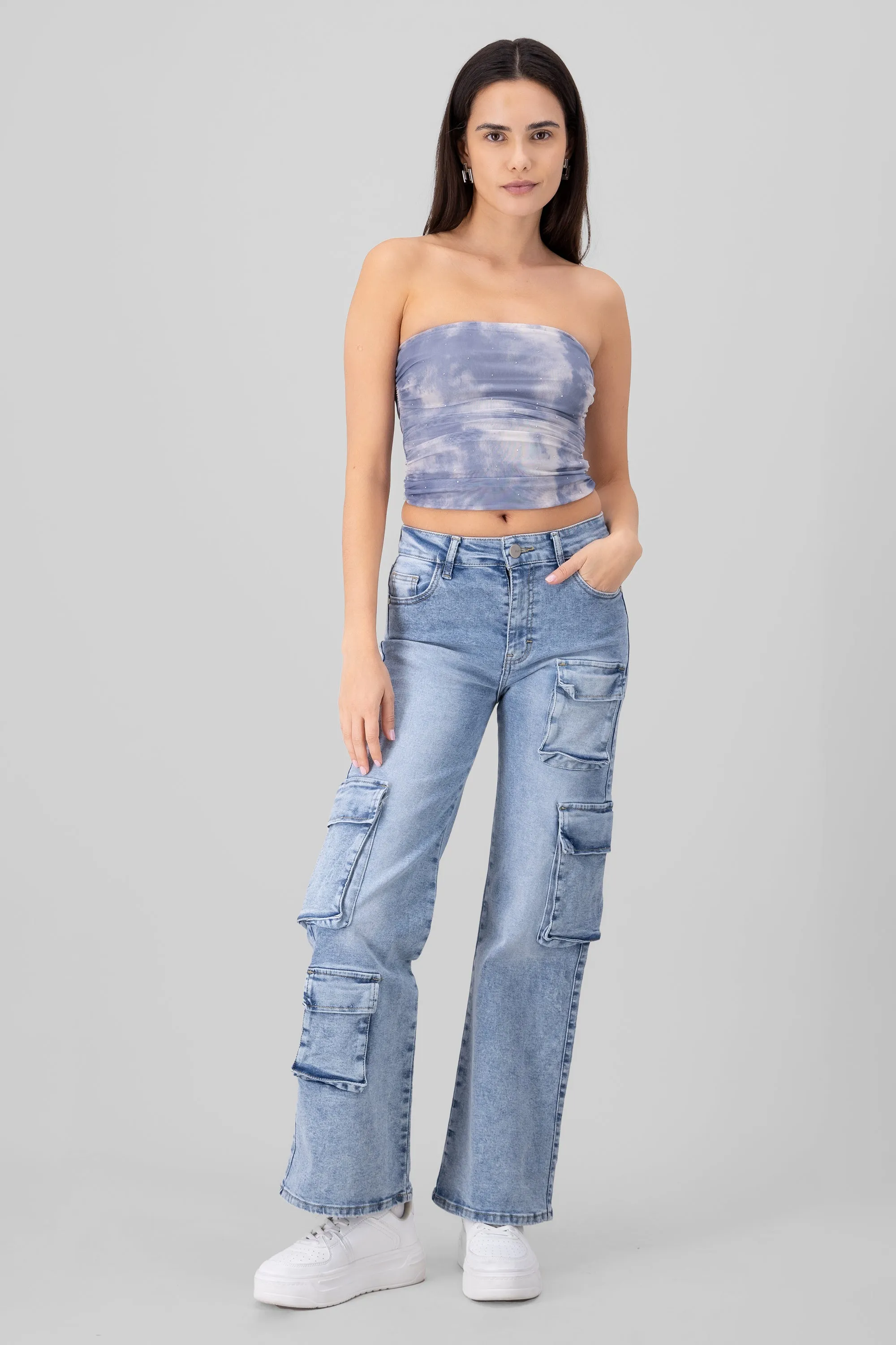 Jeans cargo 4 bolsas asimétrico sold by Shasa