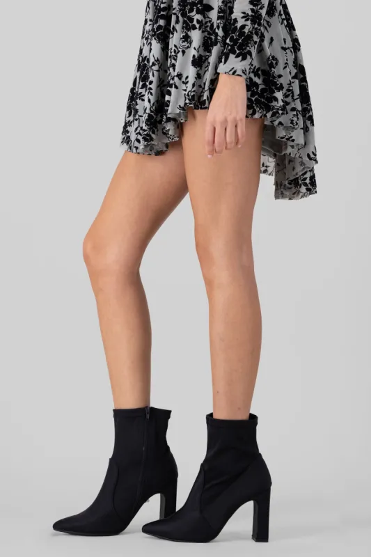 Botín puntal elástico sold by Shasa