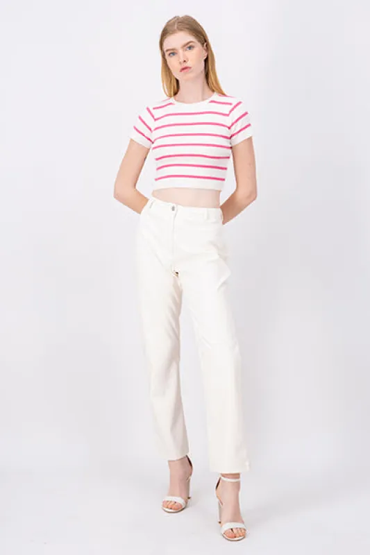 Pantalón recto efecto piel sold by Shasa
