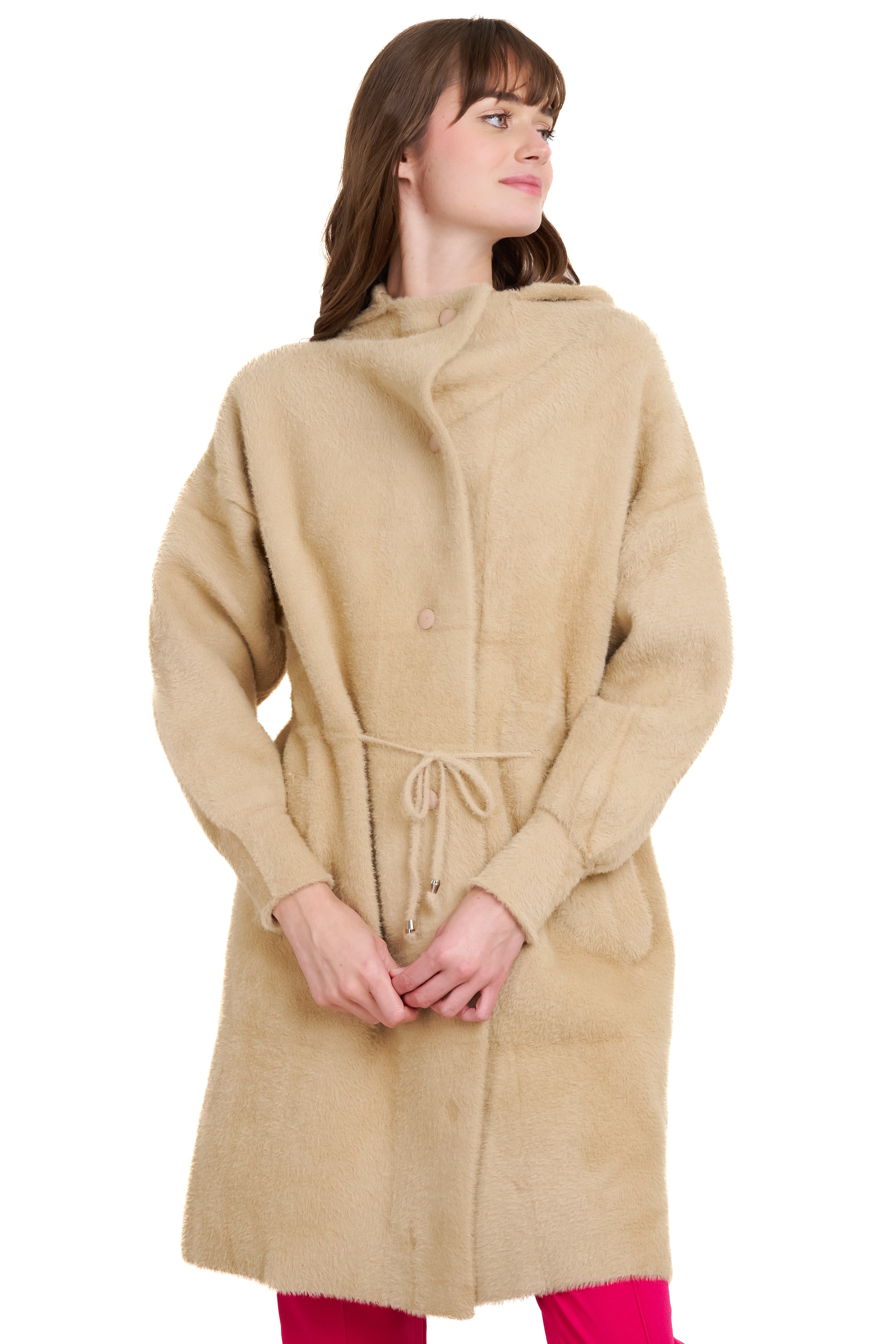 Abrigo largo detalle botones sold by Shasa