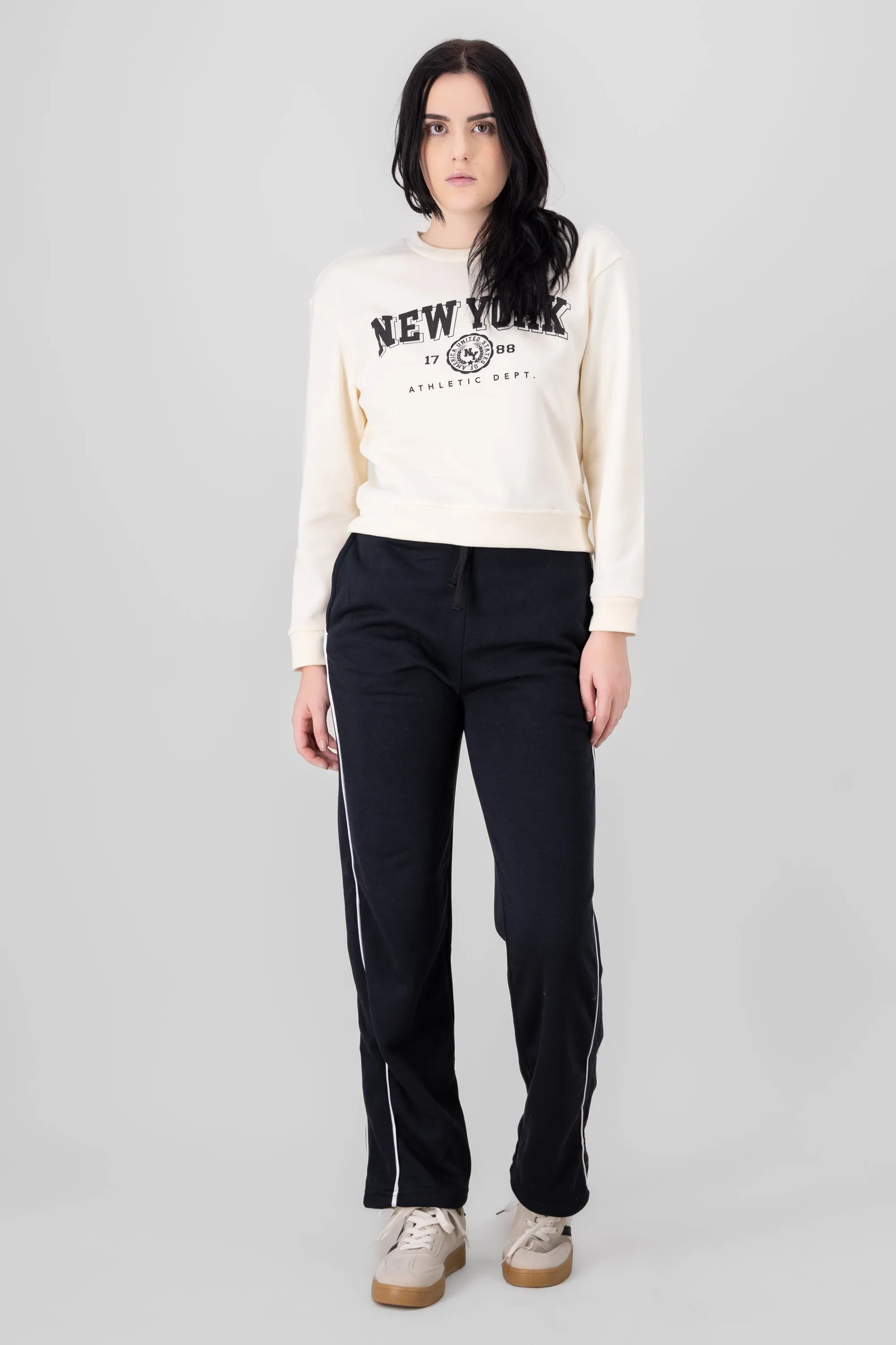 Jogger amplio detalle contraste sold by Shasa