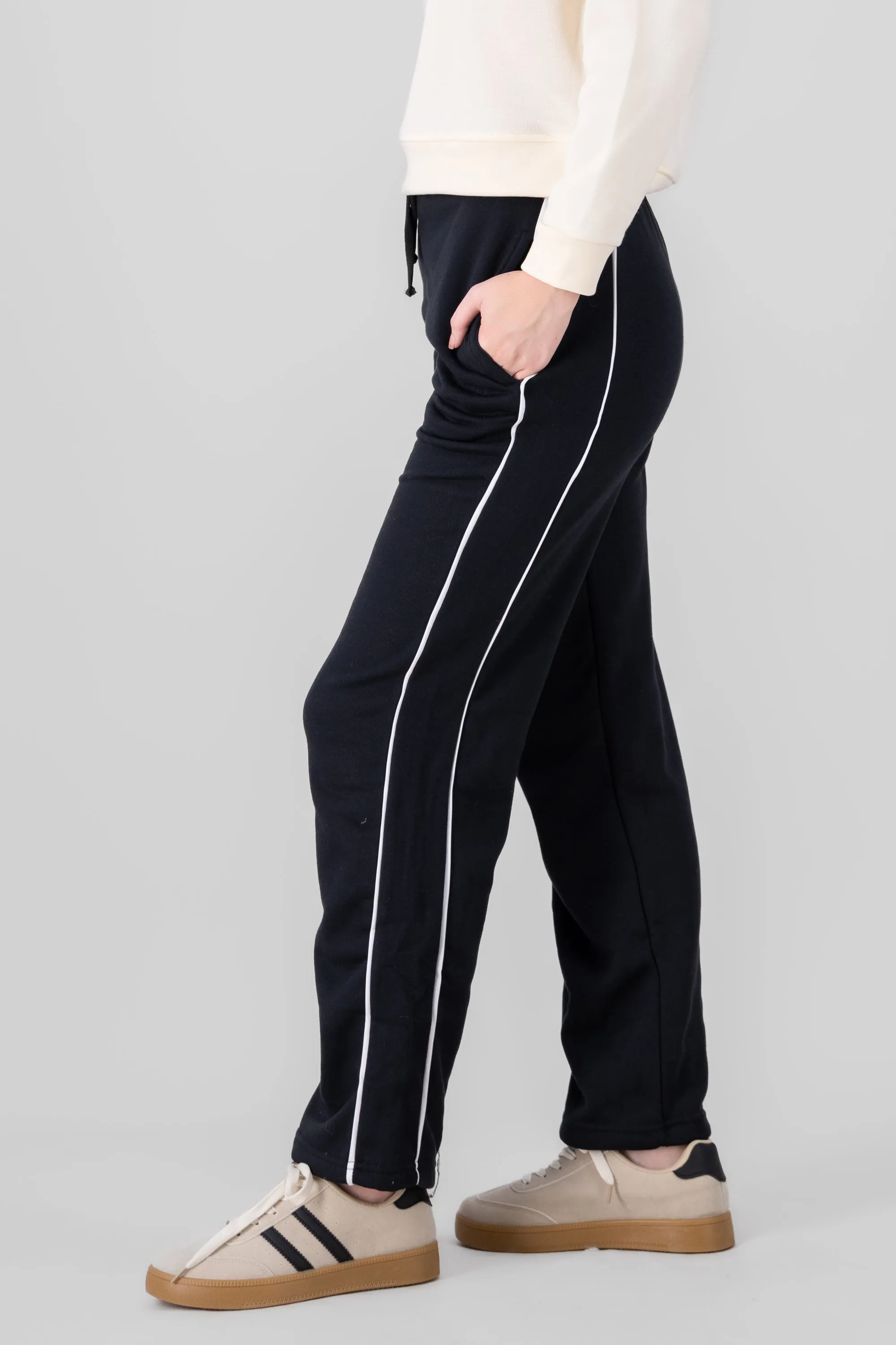 Jogger amplio detalle contraste sold by Shasa product image thumbnail 3