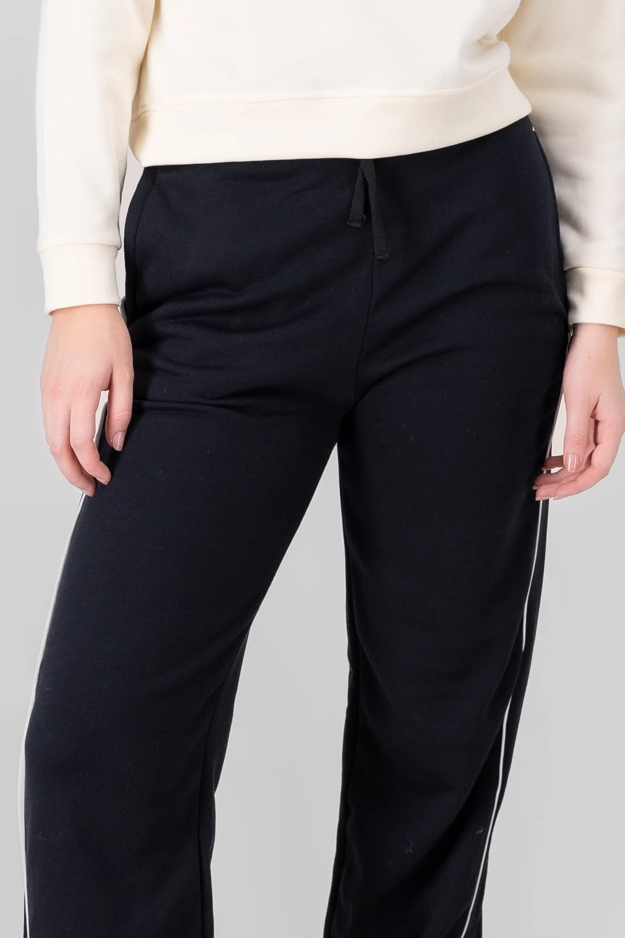 Jogger amplio detalle contraste sold by Shasa product image thumbnail 5