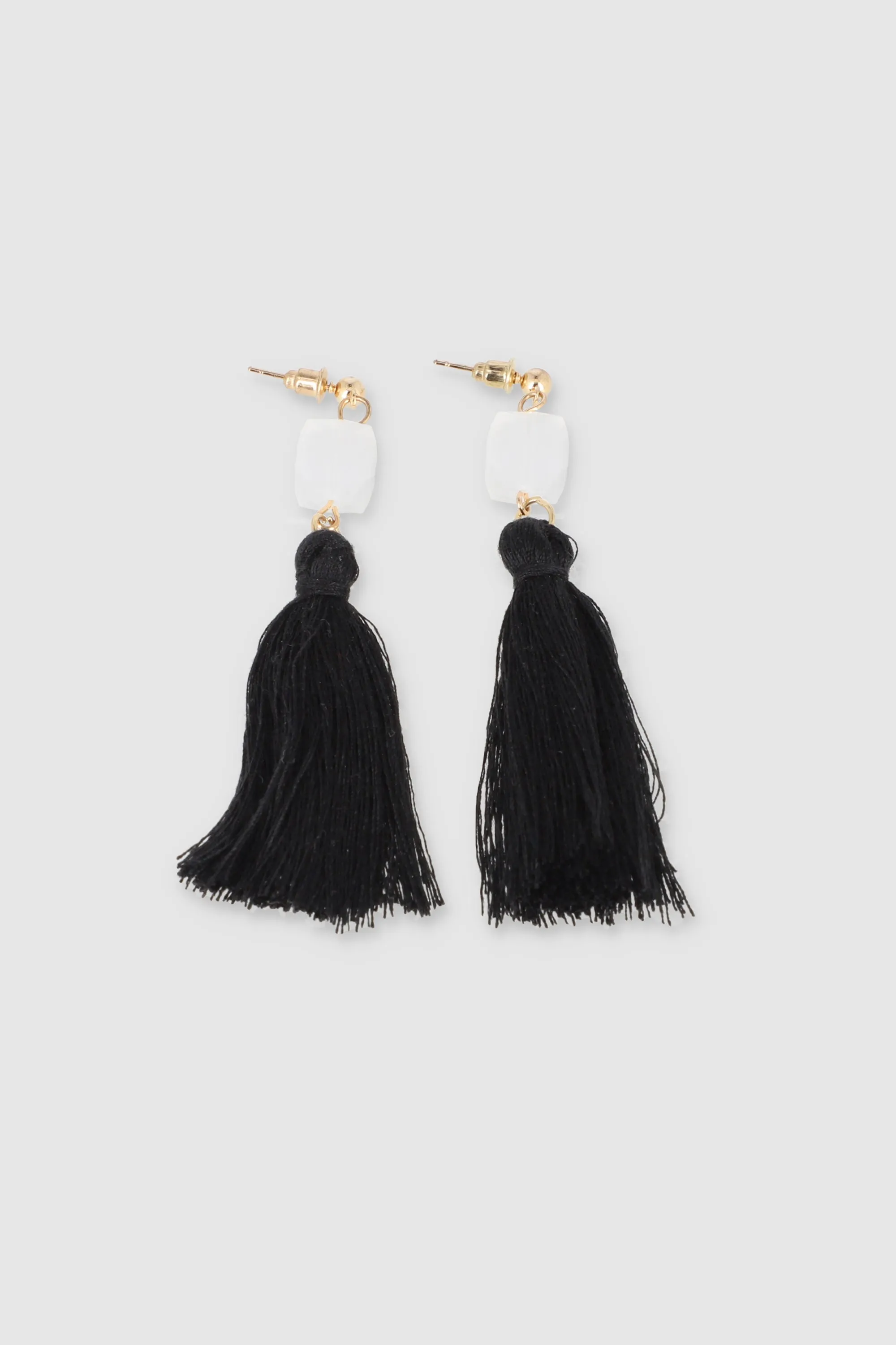 Aretes tassel cuadro sold by Shasa