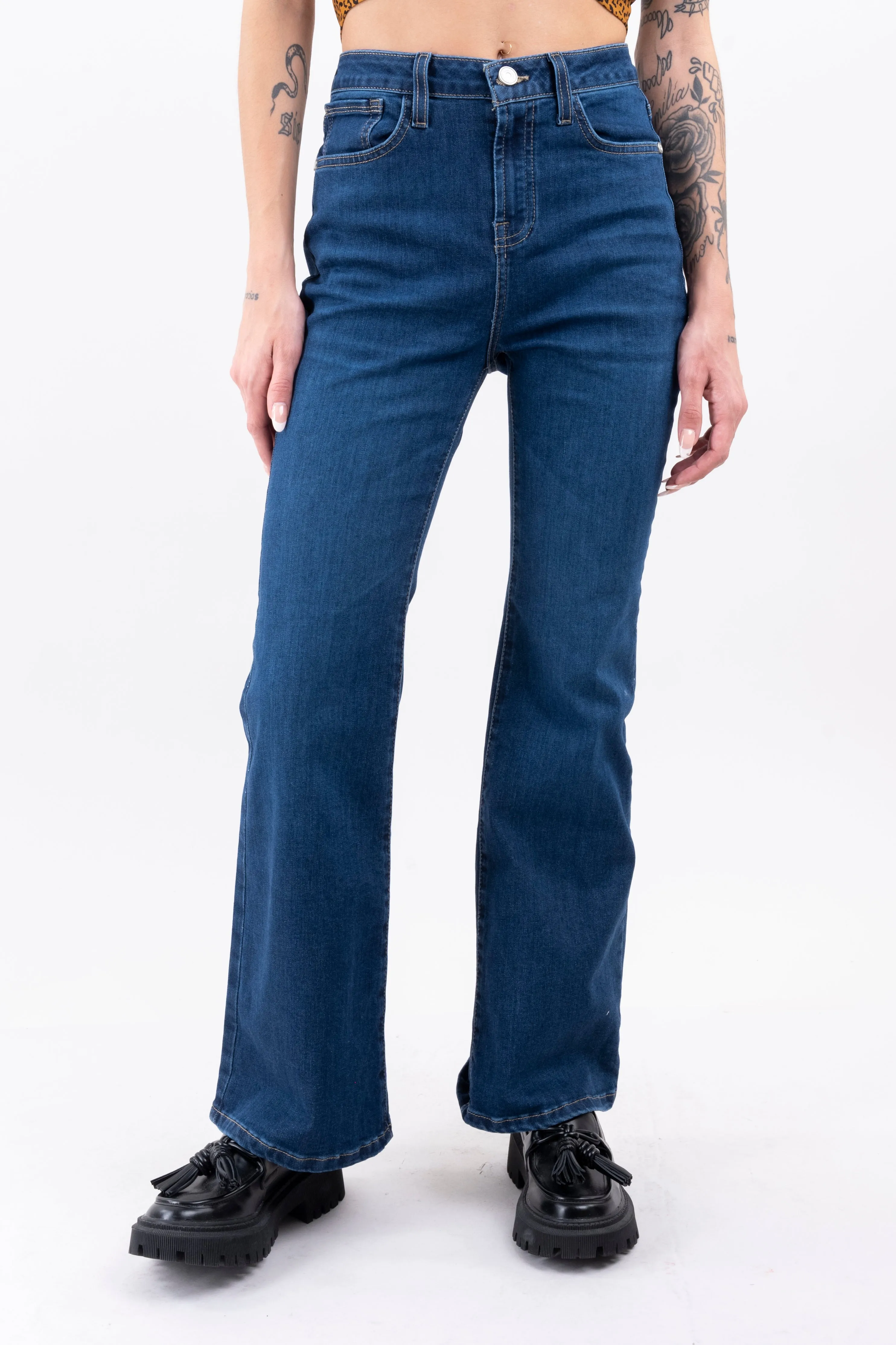 Jeans flared lisos sold by Shasa