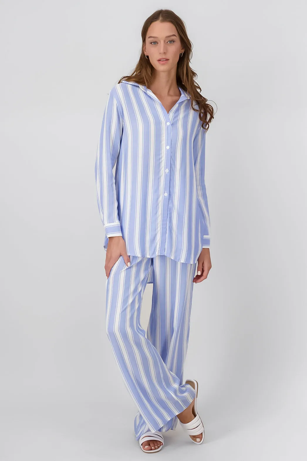 Pantalon fluido ligero rayas sold by Shasa