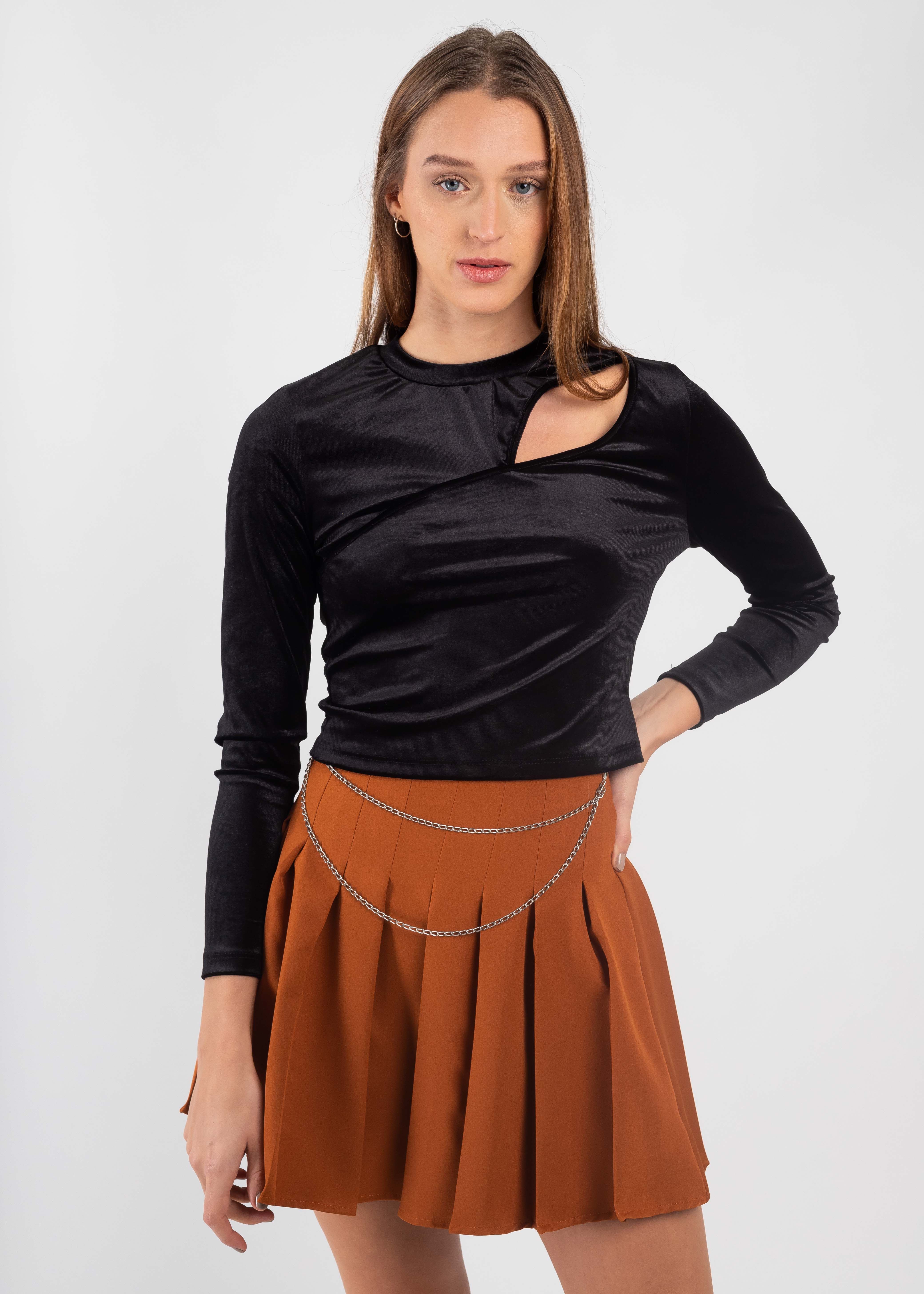 Top cut out terciopelo sold by Shasa