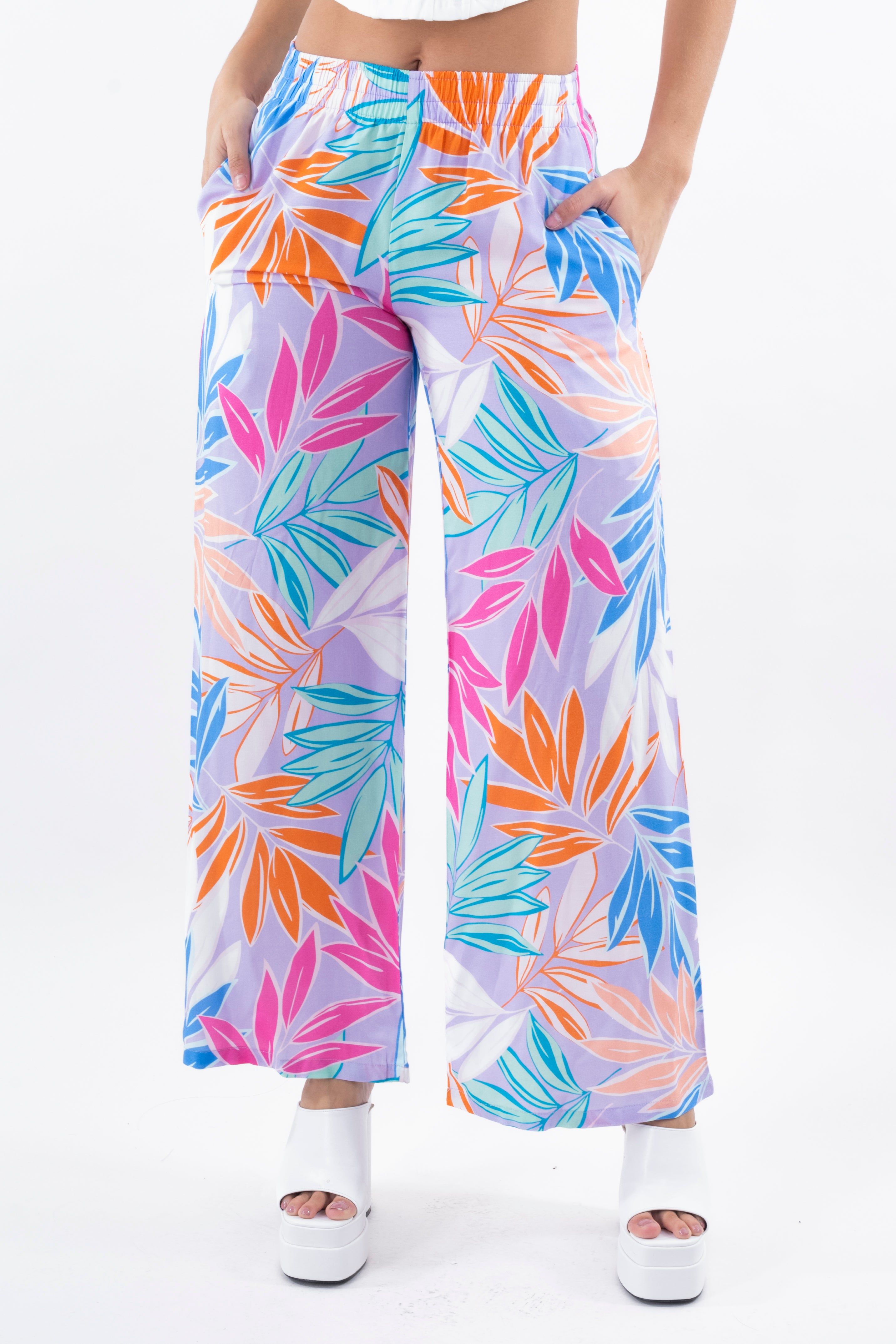 Pantalón amplio estampado tropical sold by Shasa