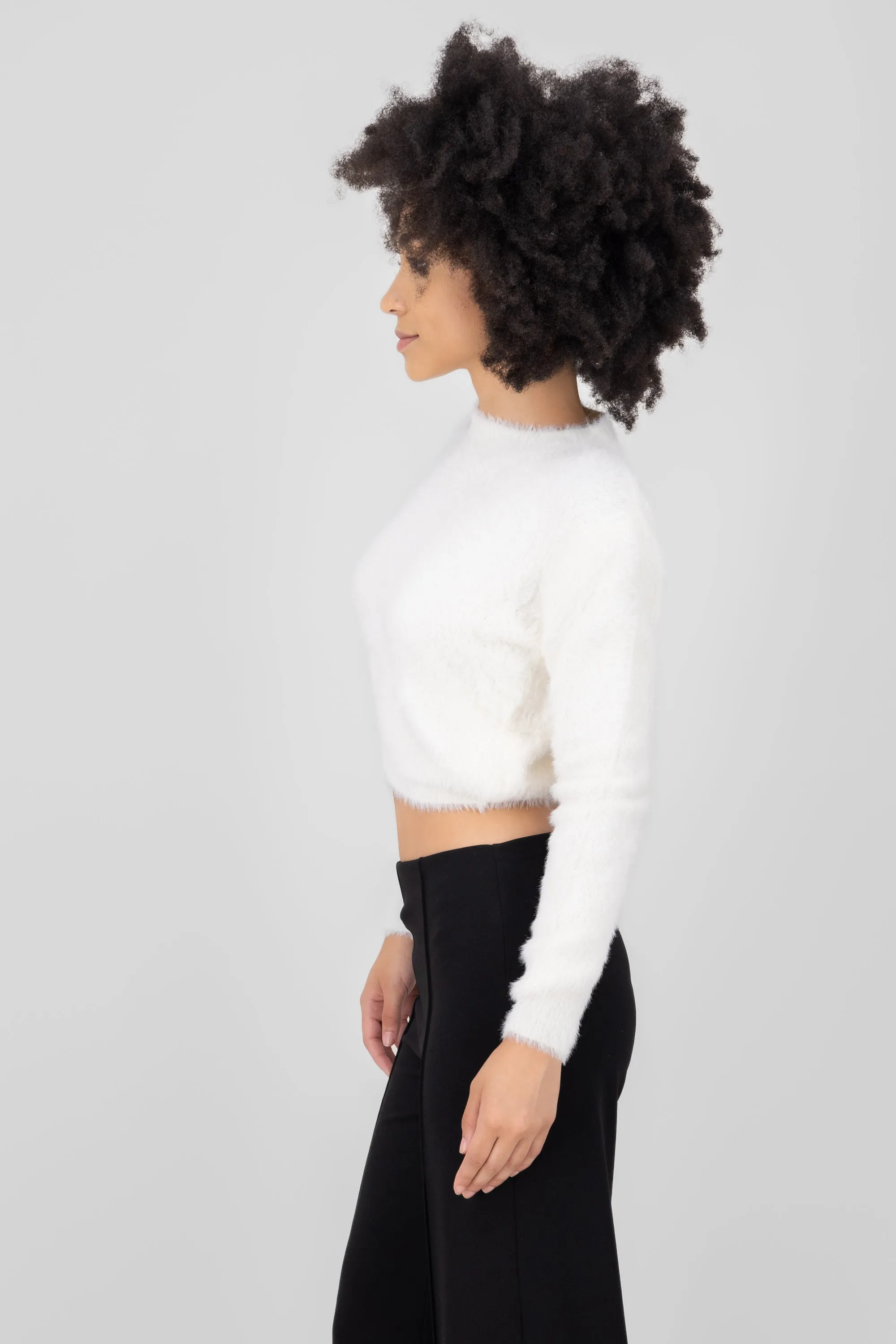 Suéter crop peluche sold by Shasa product image thumbnail 3