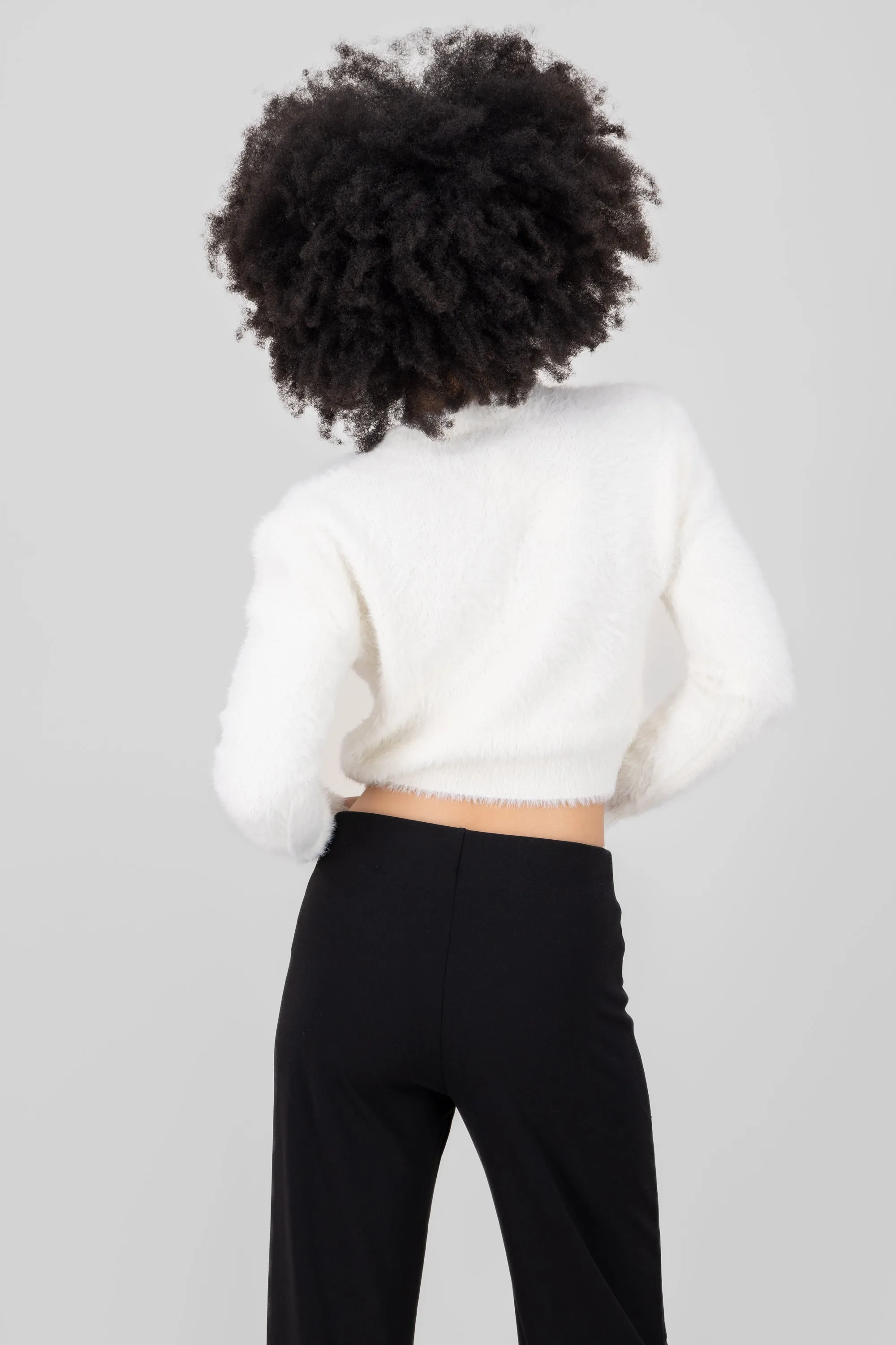 Suéter crop peluche sold by Shasa product image thumbnail 4