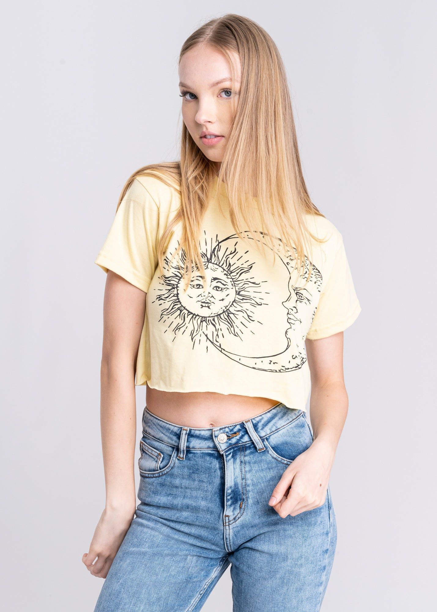 Playera Estampado Sol Luna sold by Shasa