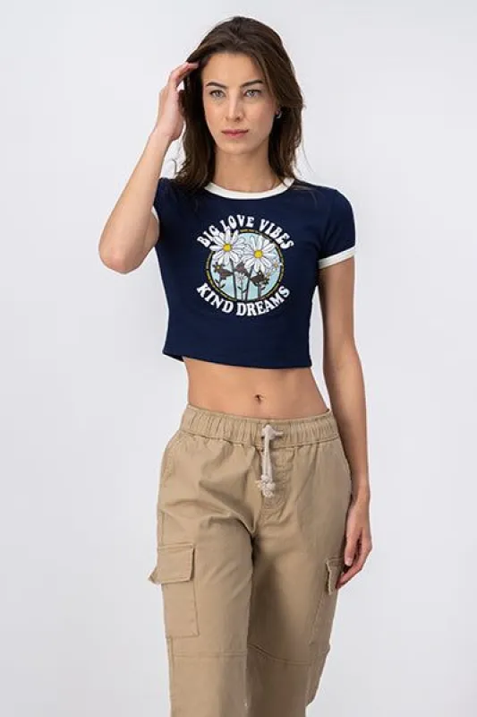 Playera Crop Frase Flores sold by Shasa