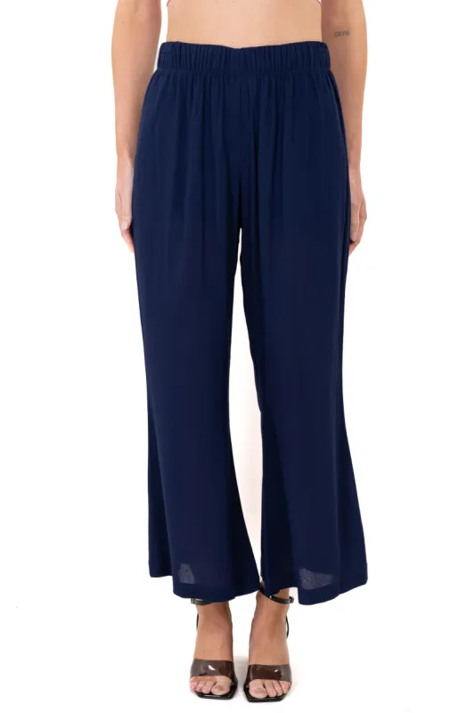 Pantalón amplio liso recto sold by Shasa