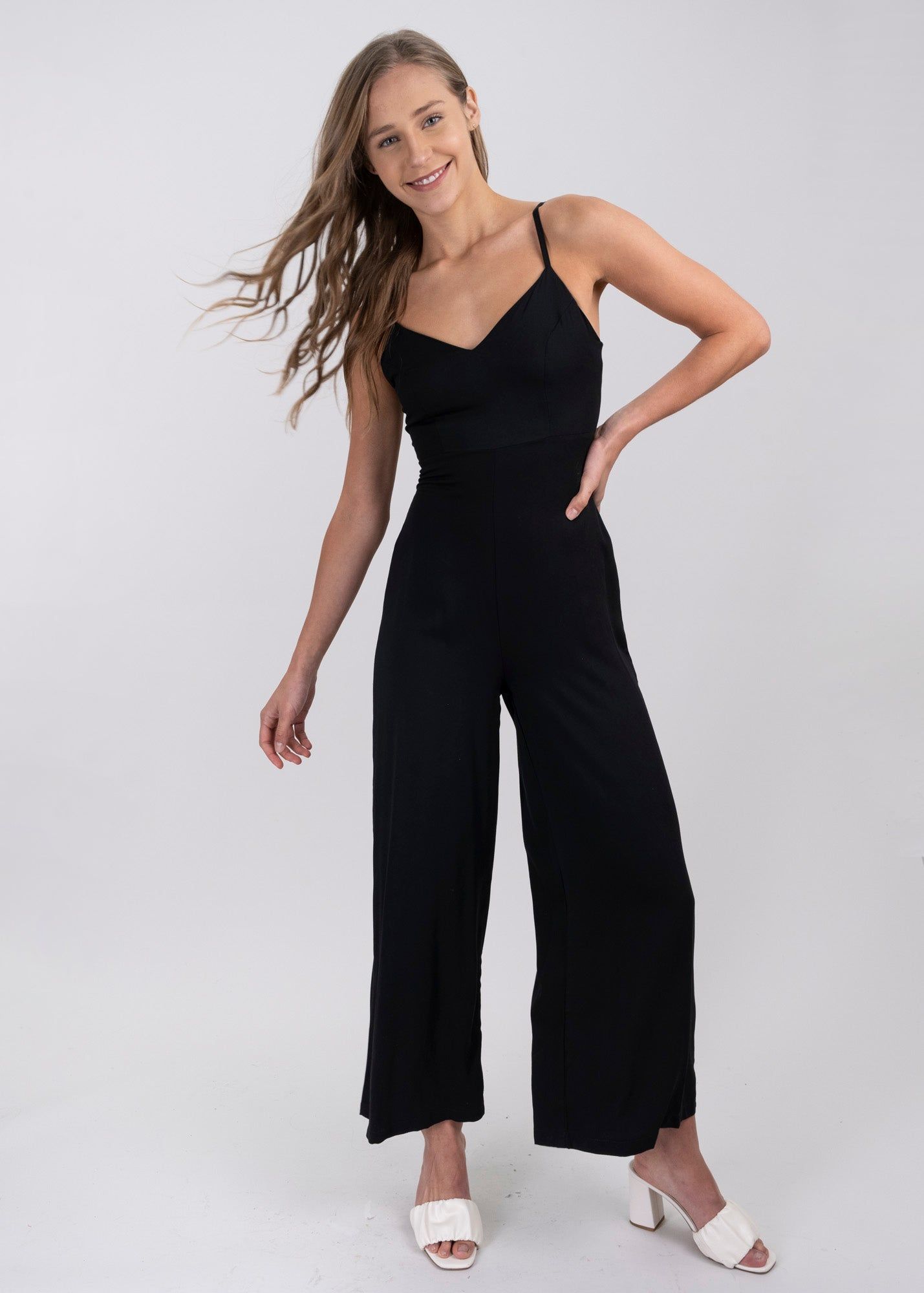 Jumpsuit largo tirantes sold by Shasa