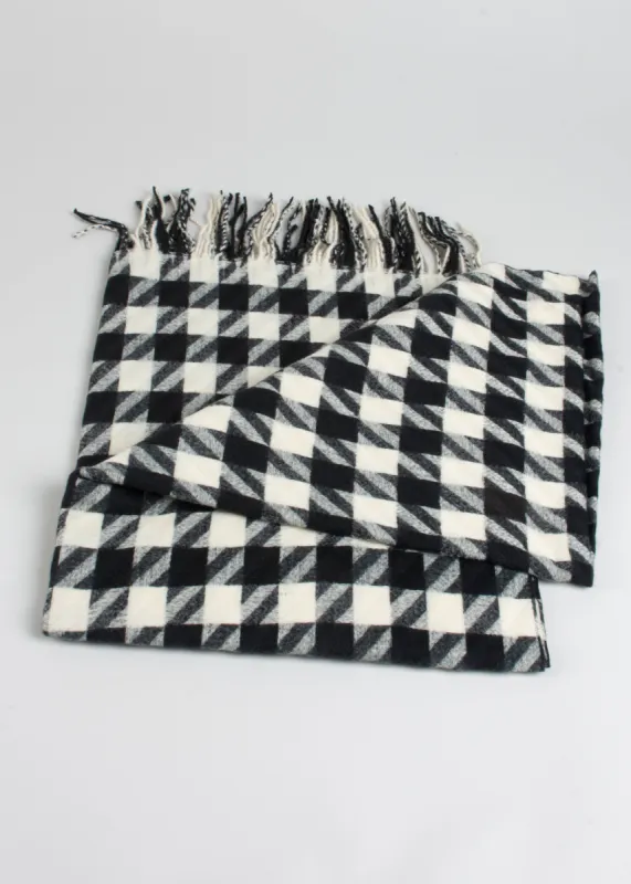 Bufanda pata gallo sold by Shasa