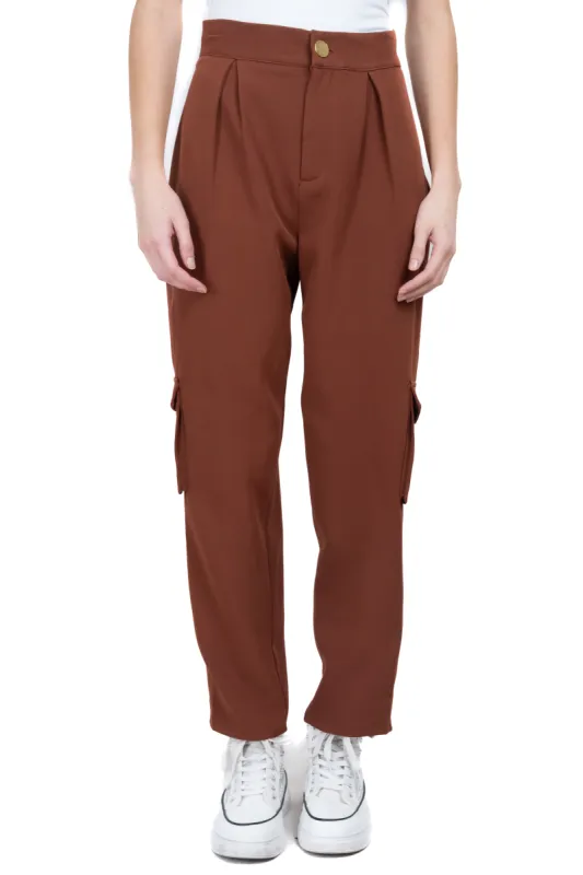 Pantalón bolsillos pinzas sold by Shasa