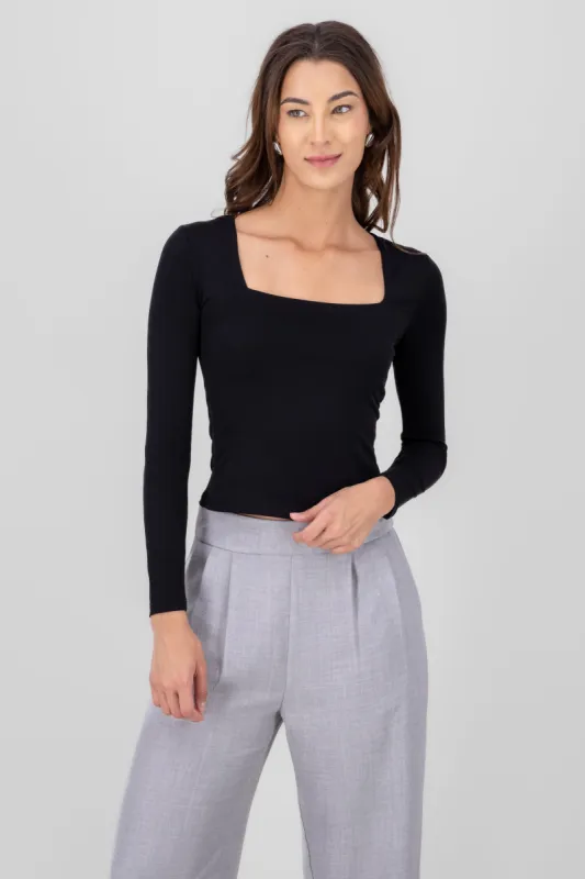 Top liso escote cuadrado sold by Shasa