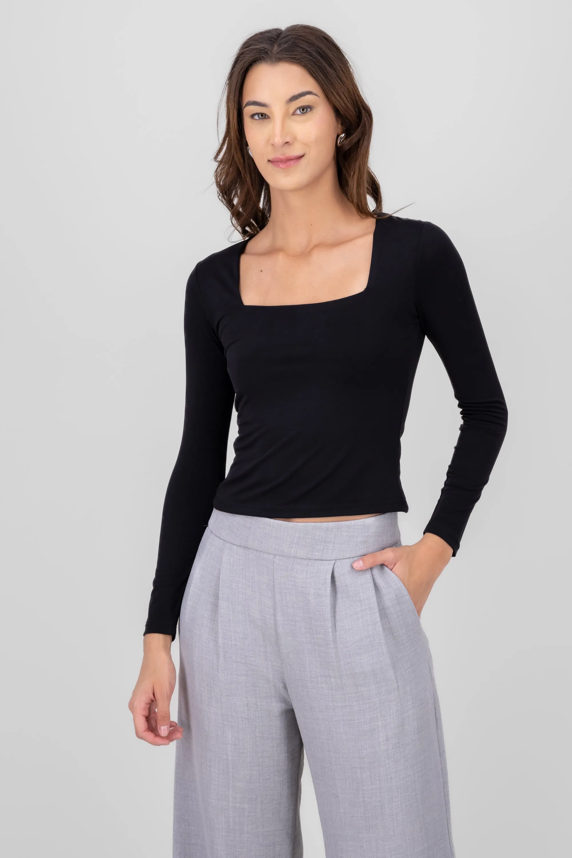 Top liso escote cuadrado sold by Shasa product image thumbnail 2