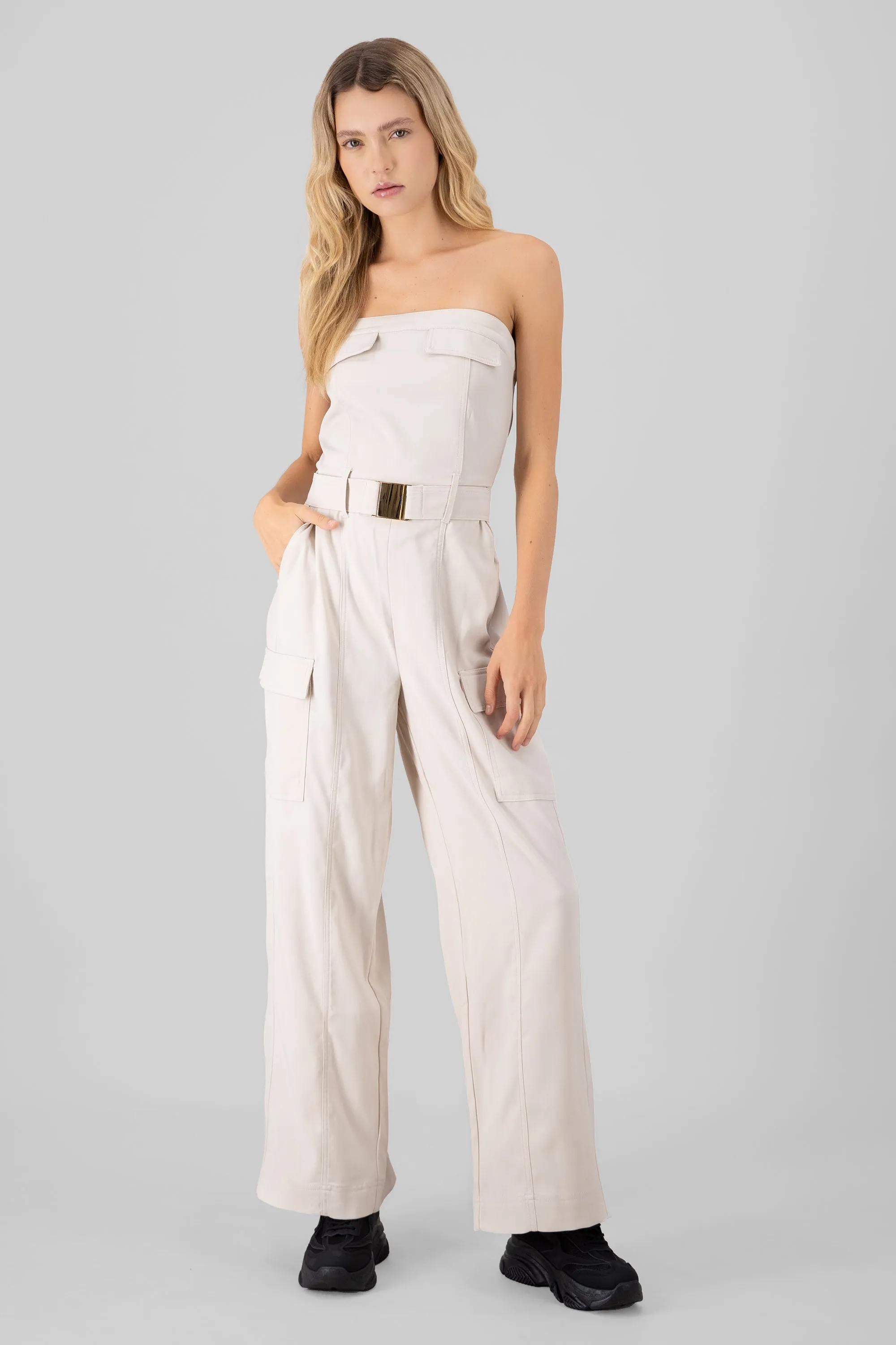 Jumpsuit liso cargo sold by Shasa