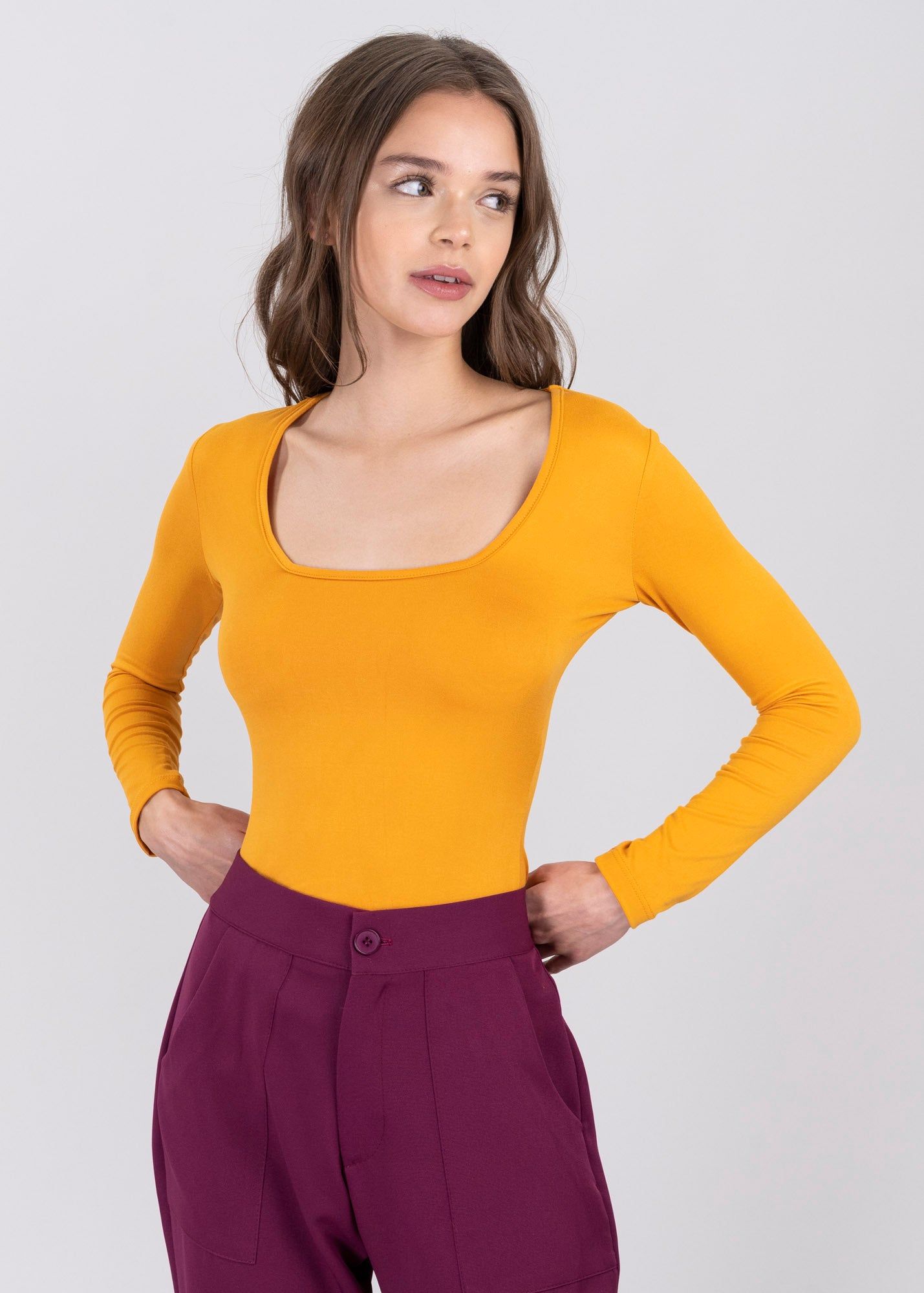 Bodysuit liso escote sold by Shasa