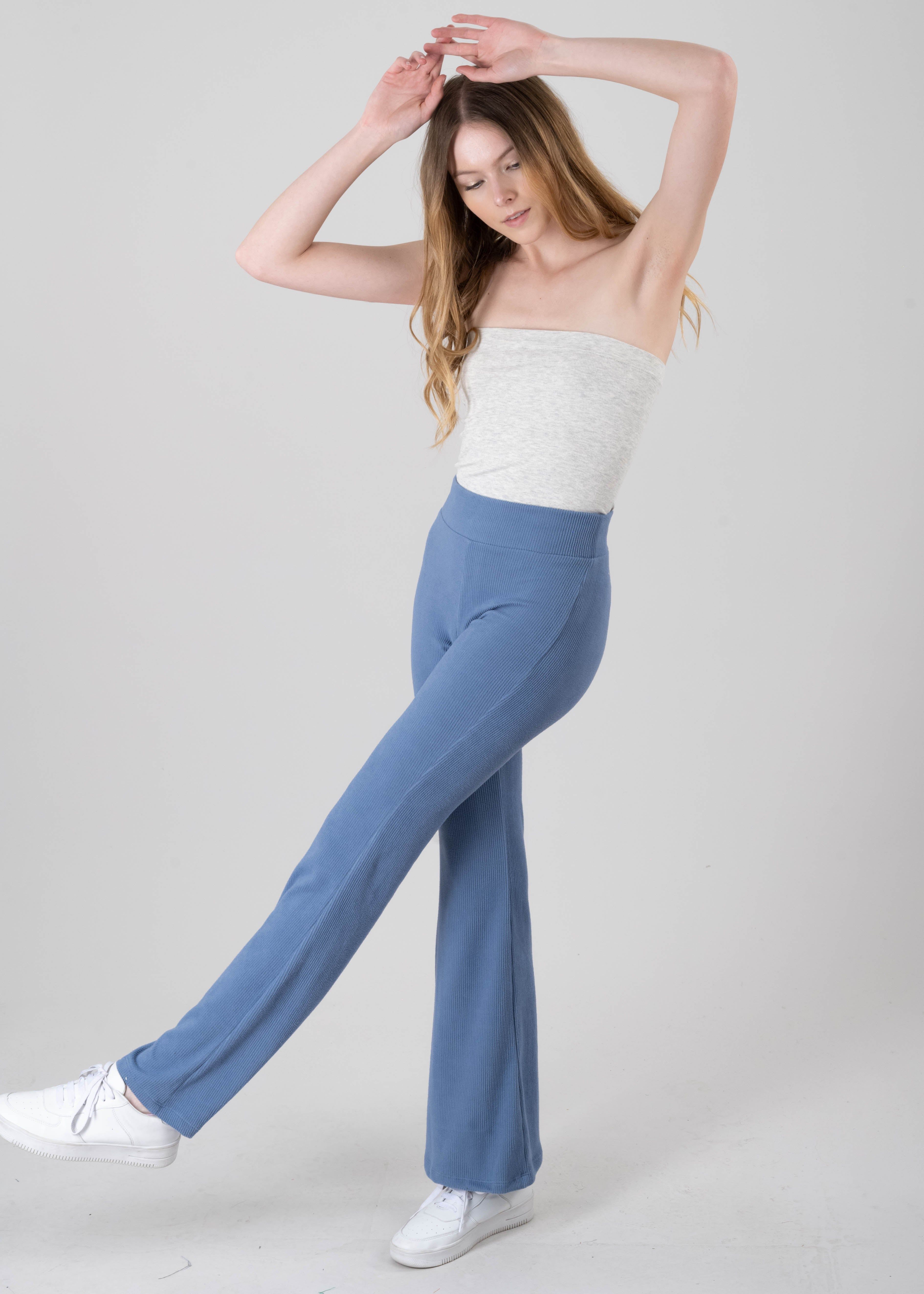 Pantalón flared cintura media tejido sold by Shasa