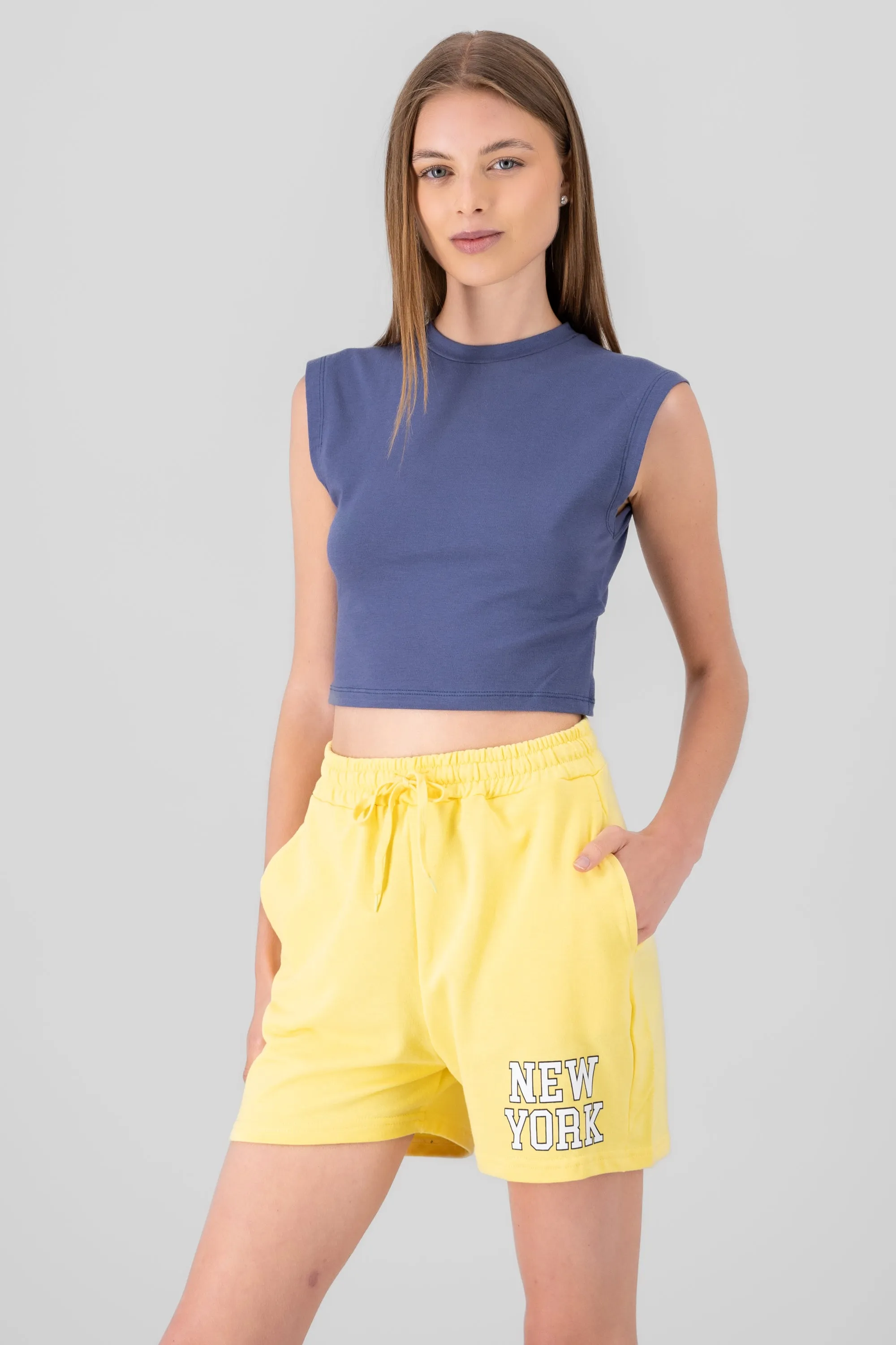 Top liso sin manga sold by Shasa product image thumbnail 2