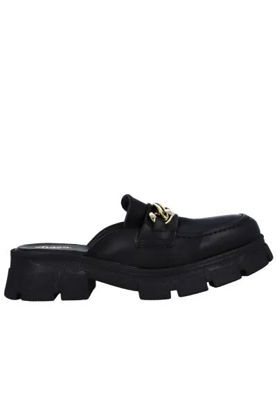 Loafers mula efecto piel cadena sold by Shasa