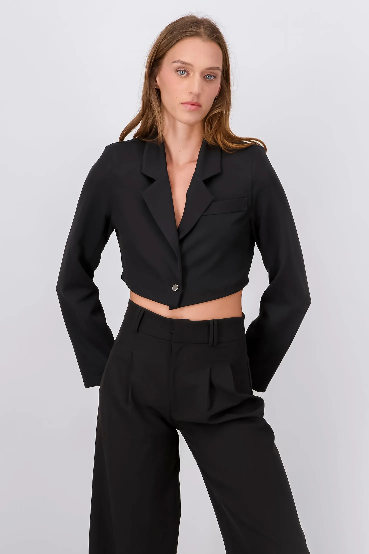 Blazer Crop Boton Liso sold by Shasa product image thumbnail 2