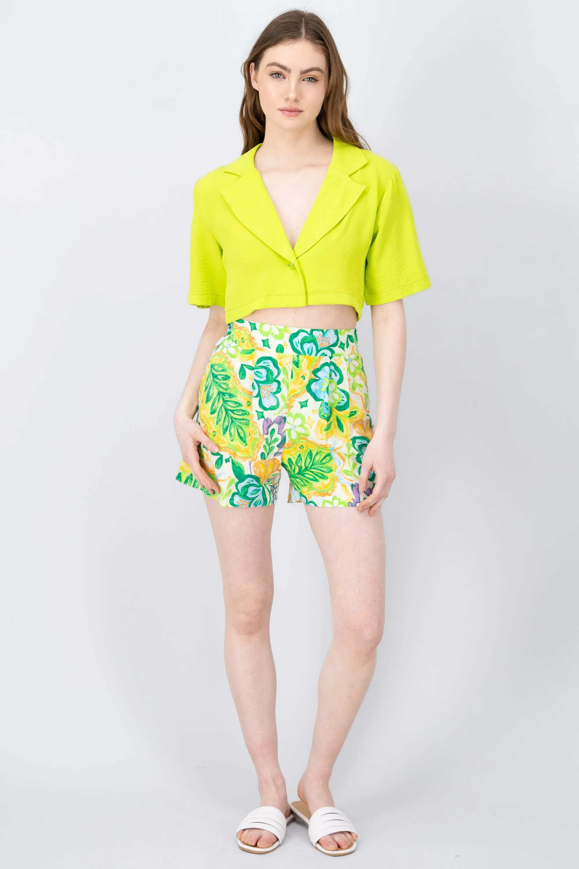 Short Flores Detalle Pinzas sold by Shasa