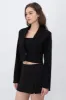 Blazer Crop Detalle Boton sold by Shasa
