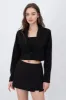 Blazer Crop Detalle Boton sold by Shasa