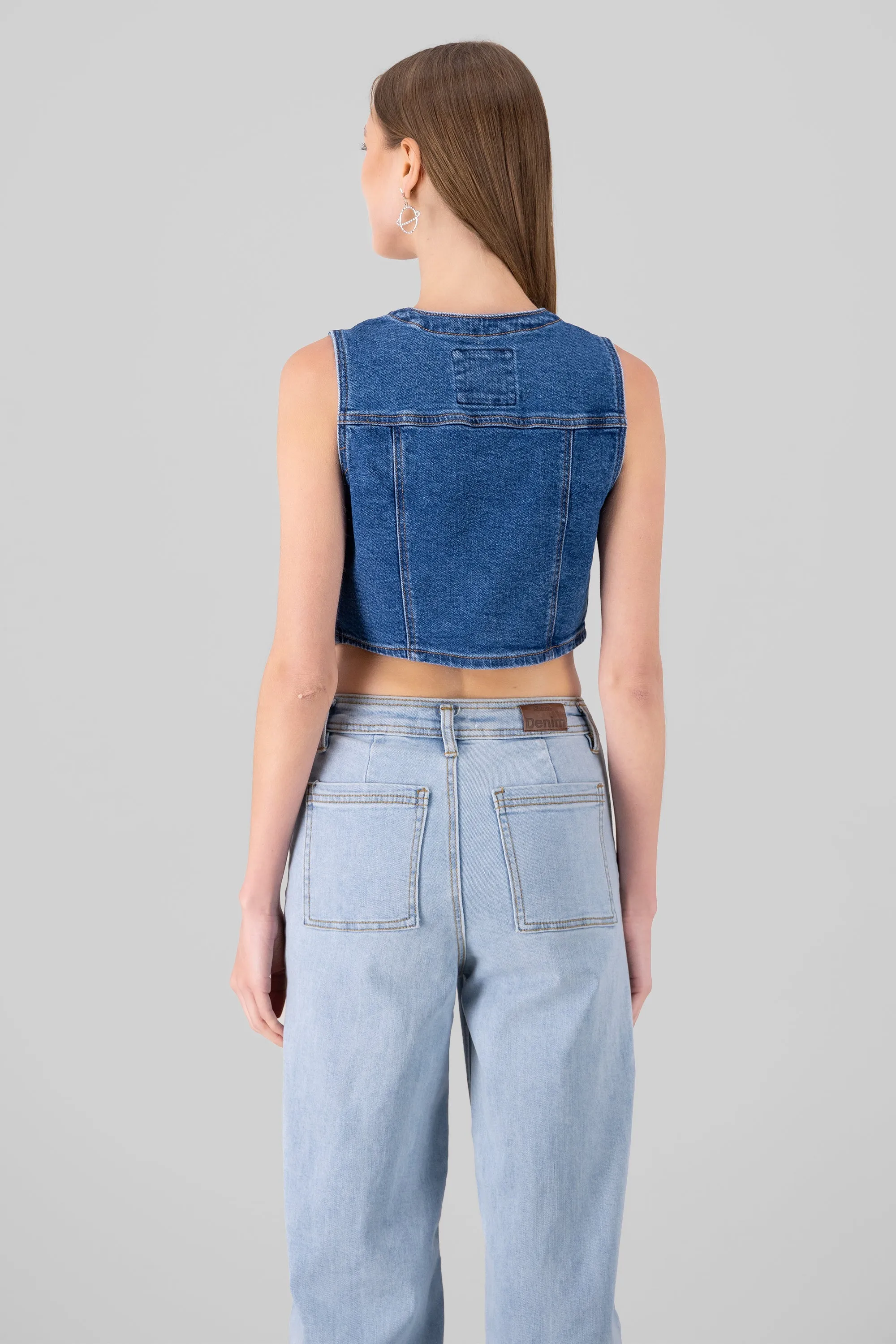 Chaleco de denim con bolsas sold by Shasa product image thumbnail 4