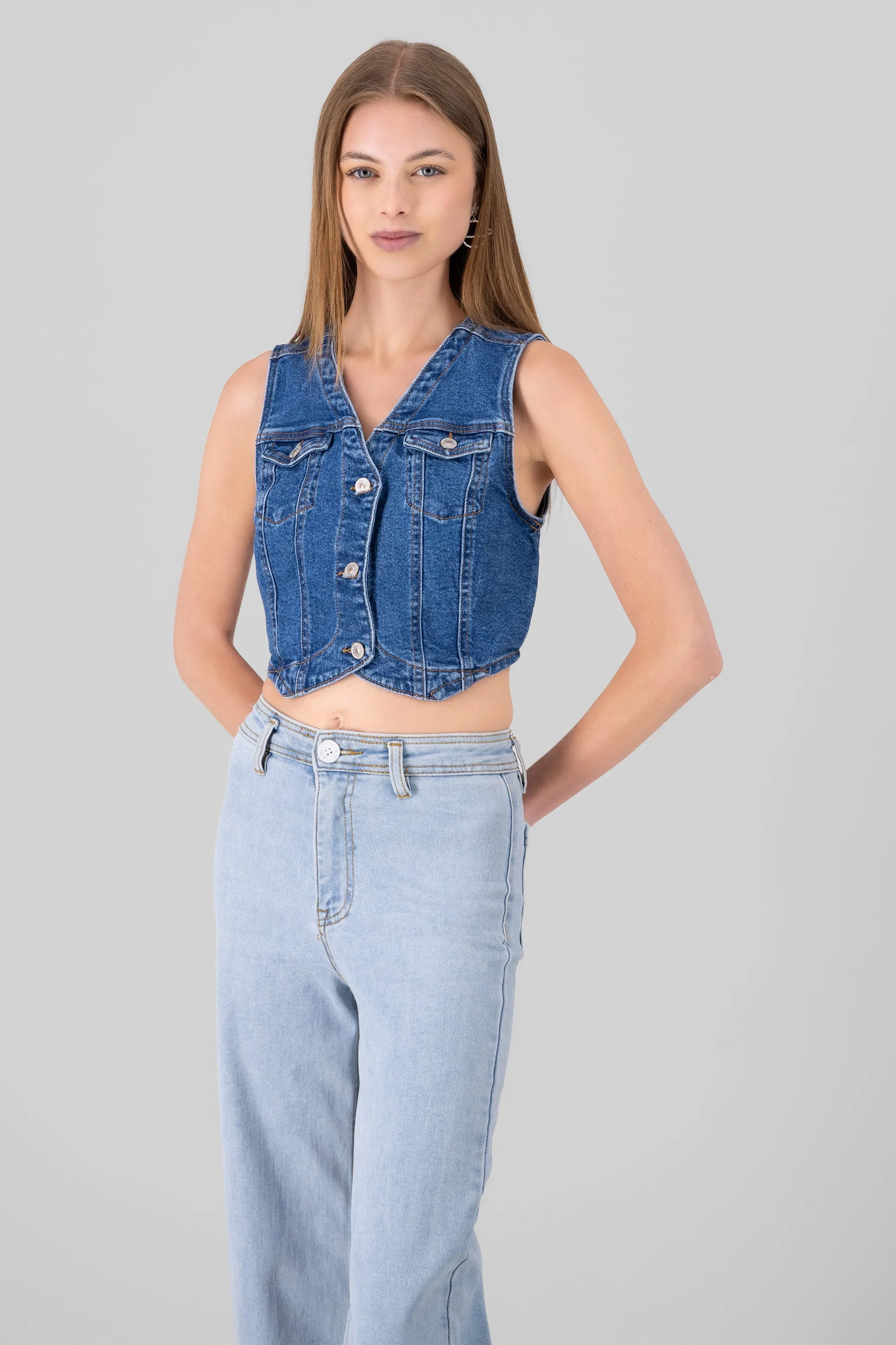 Chaleco de denim con bolsas sold by Shasa product image thumbnail 3