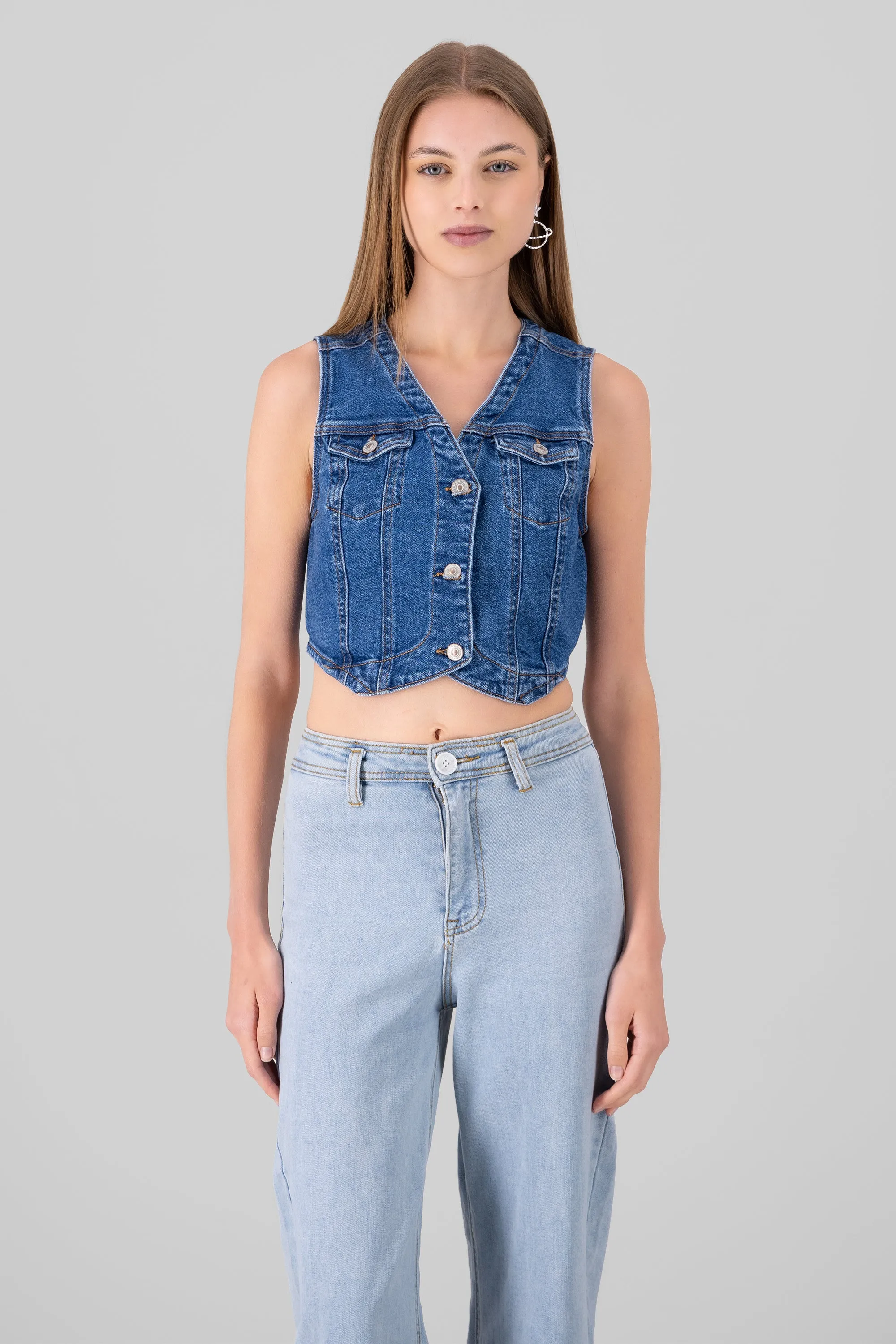 Chaleco de denim con bolsas sold by Shasa product image thumbnail 2