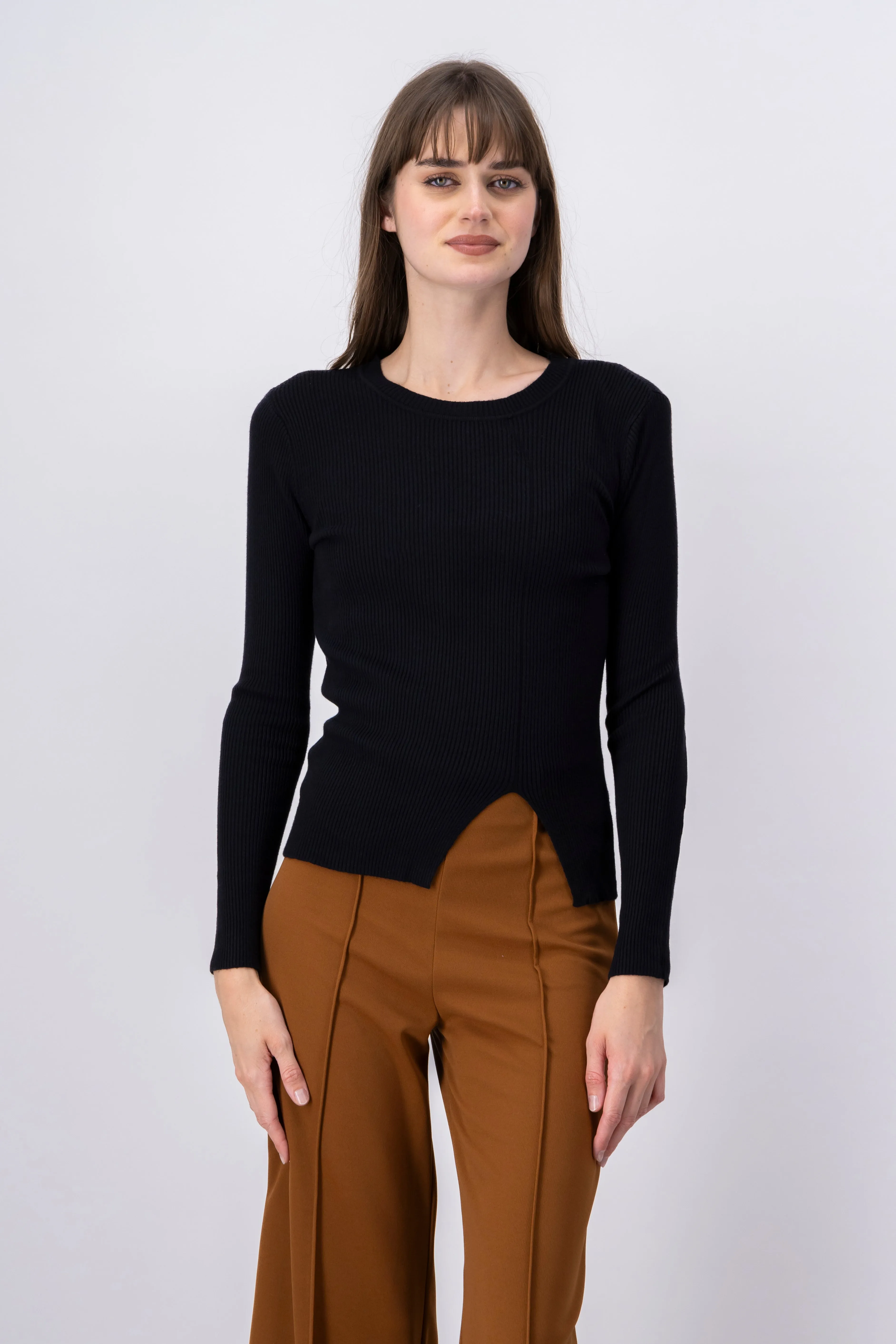 Sueter liso detalle abertura sold by Shasa