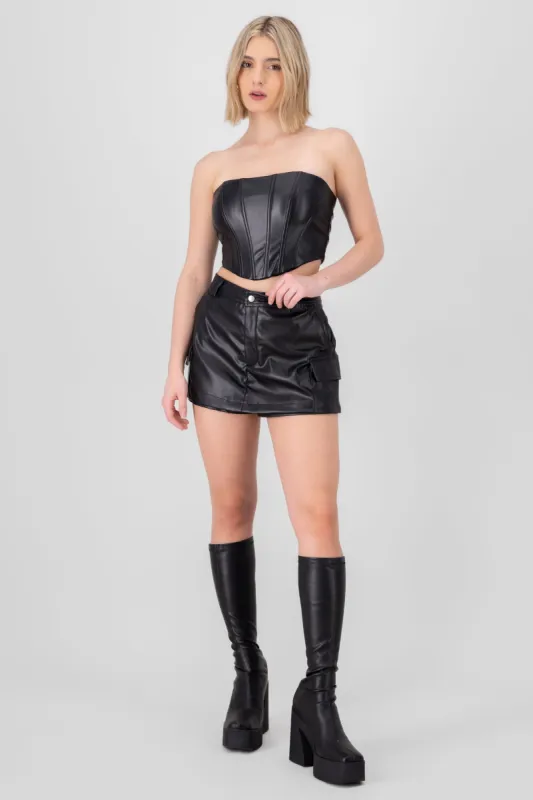 Falda short lisa PU sold by Shasa