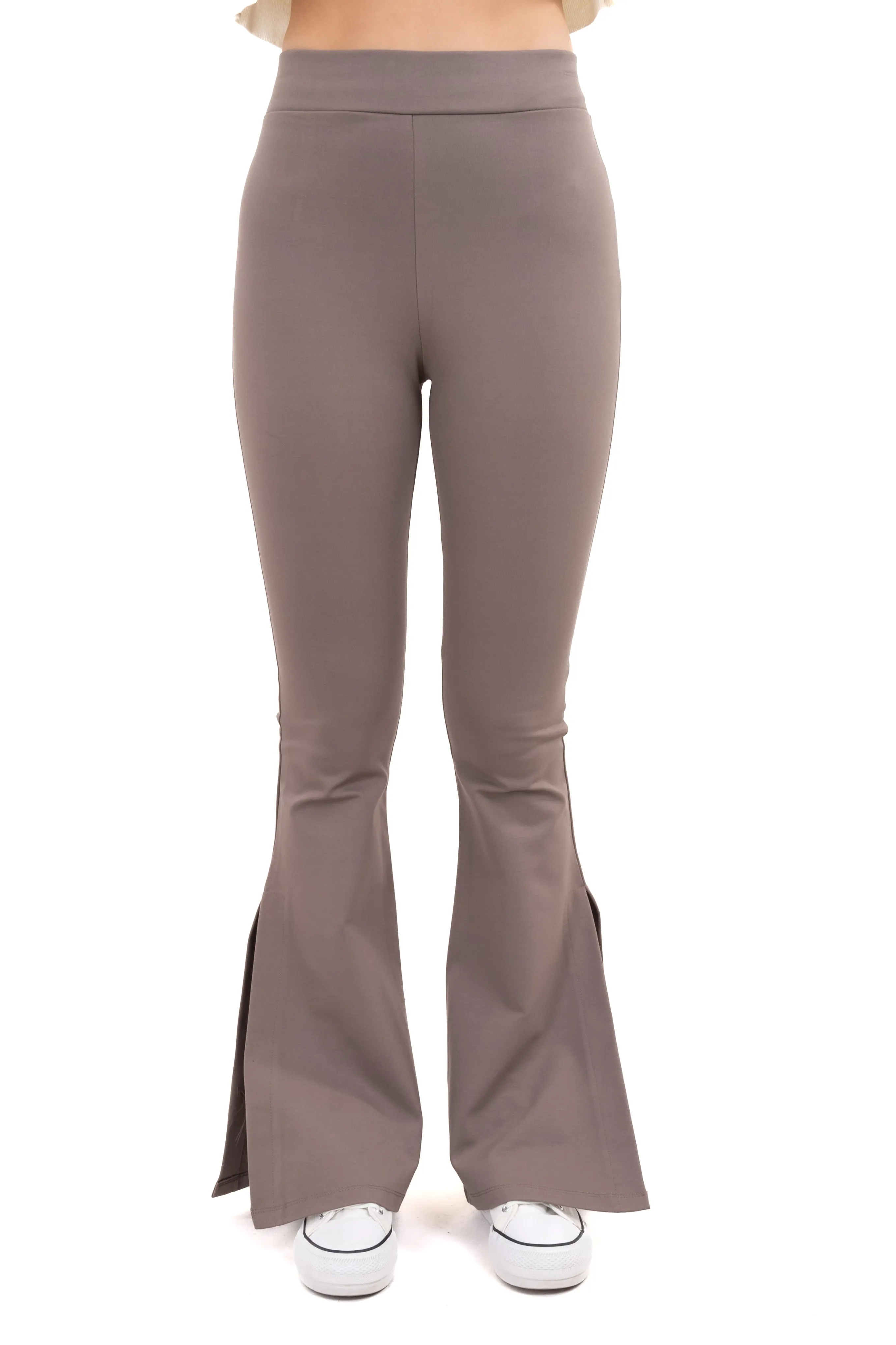 Pantalón acampanado abertura sold by Shasa