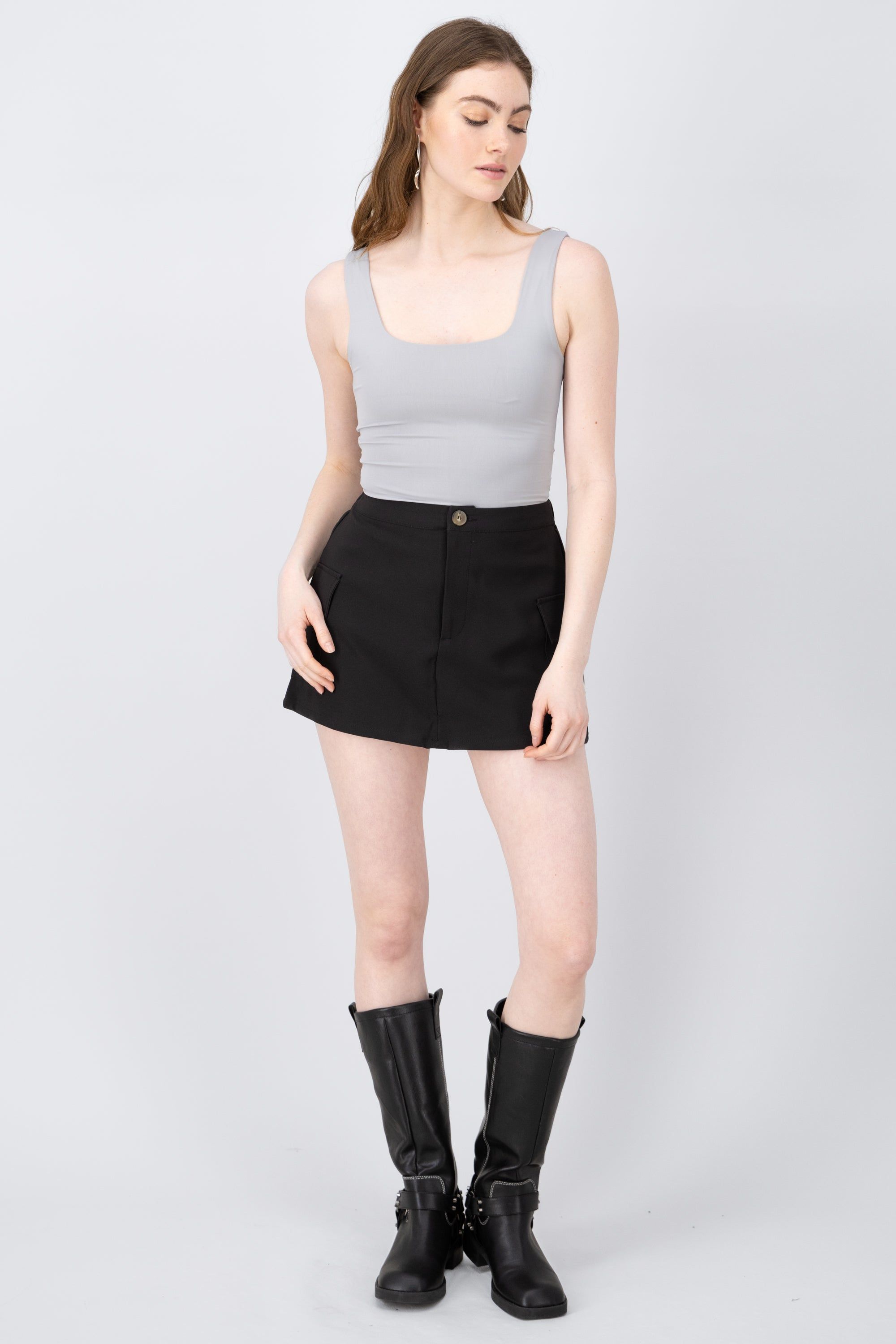 Falda Corta Bolsas Cargo sold by Shasa