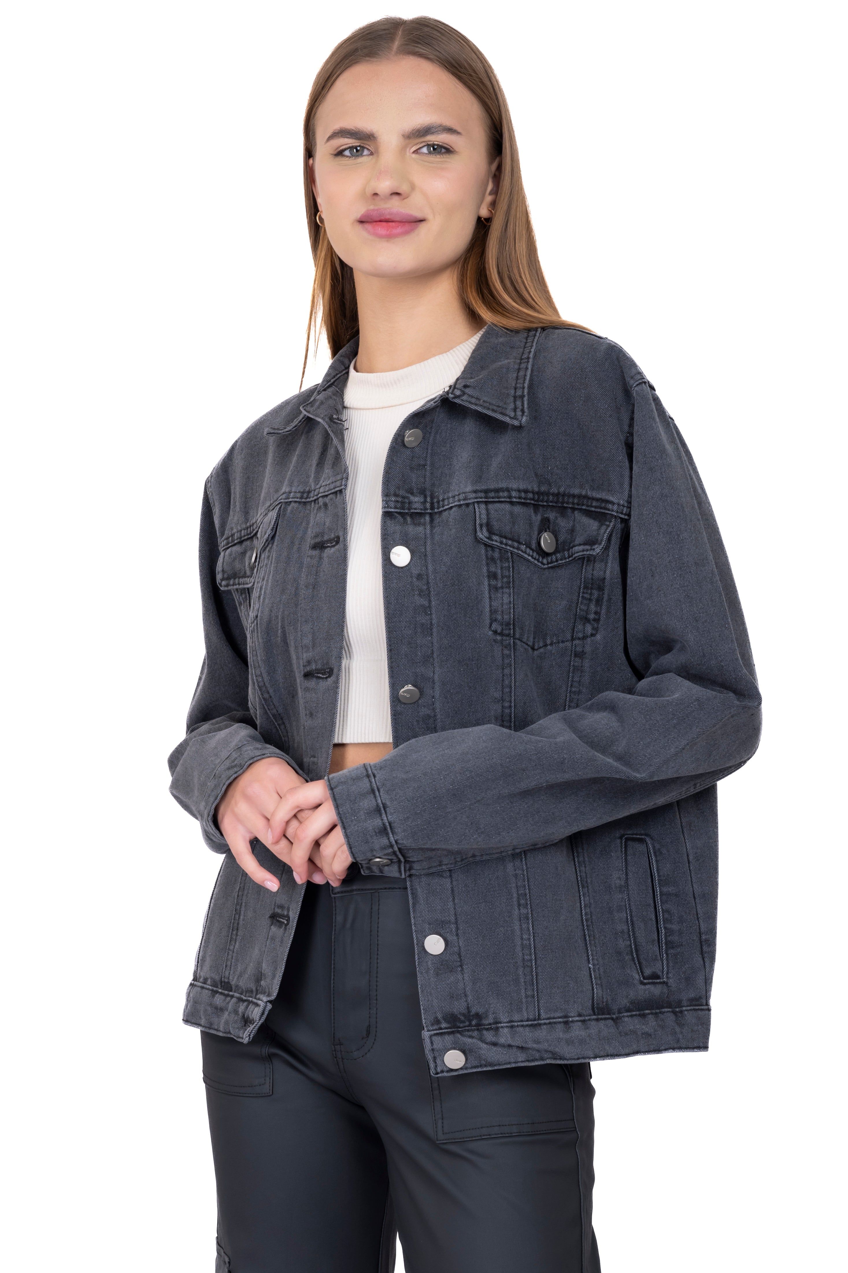 Chamarra denim oversize bolsos sold by Shasa